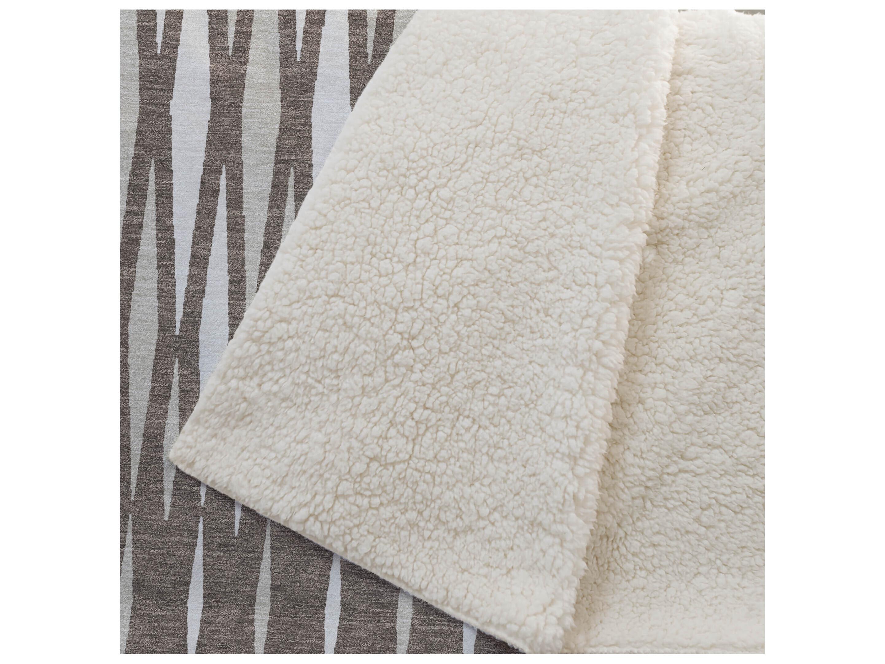 Dalyn Sherpa Brown Polyester Throw