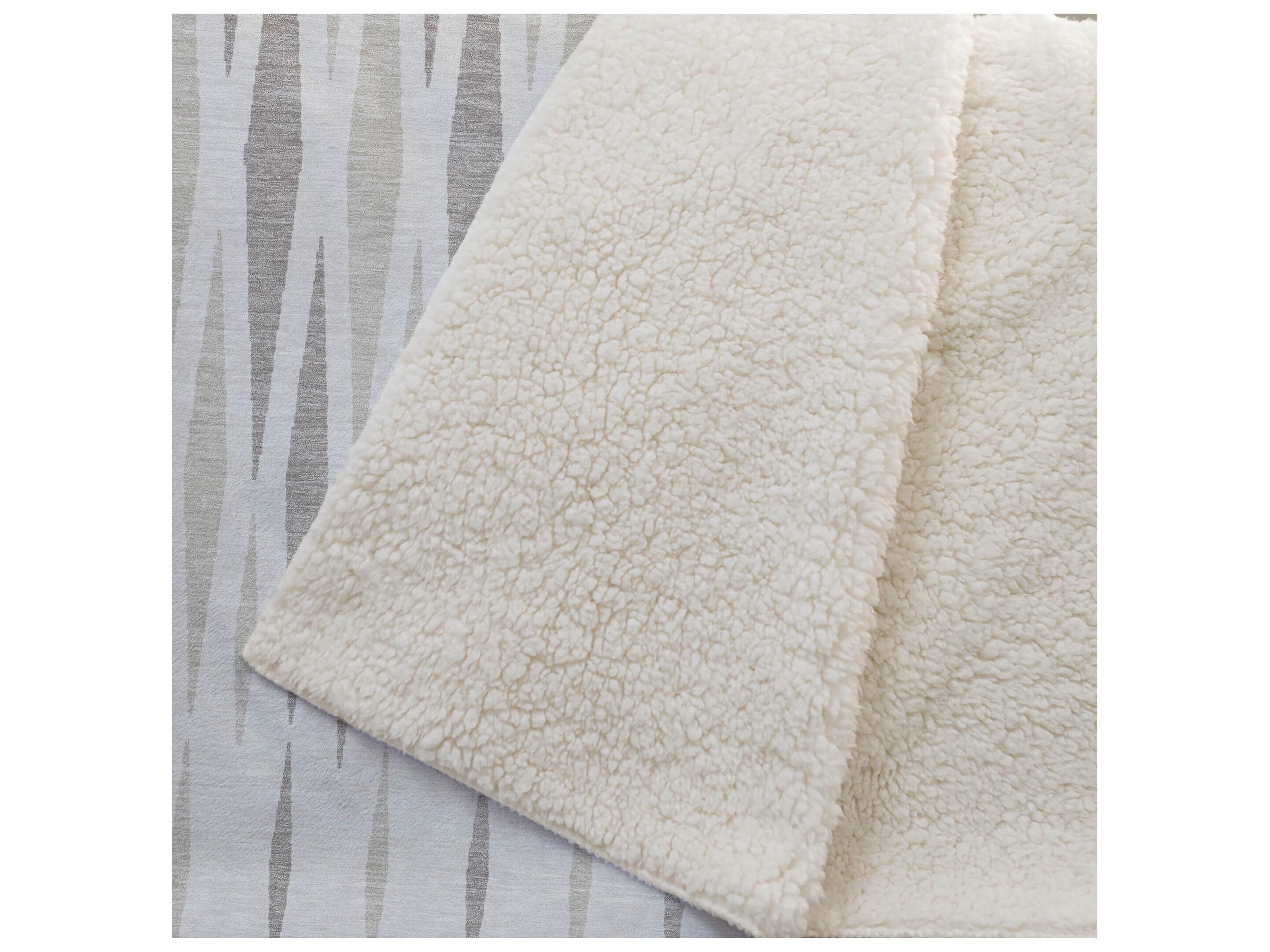 Dalyn Sherpa Ivory Polyester Throw