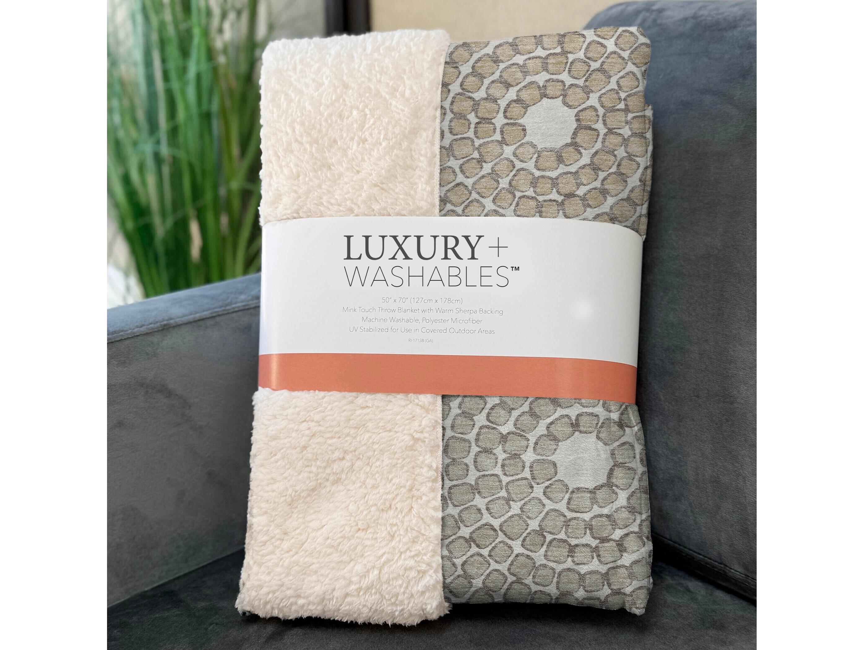 Dalyn Sherpa Ivory Polyester Throw