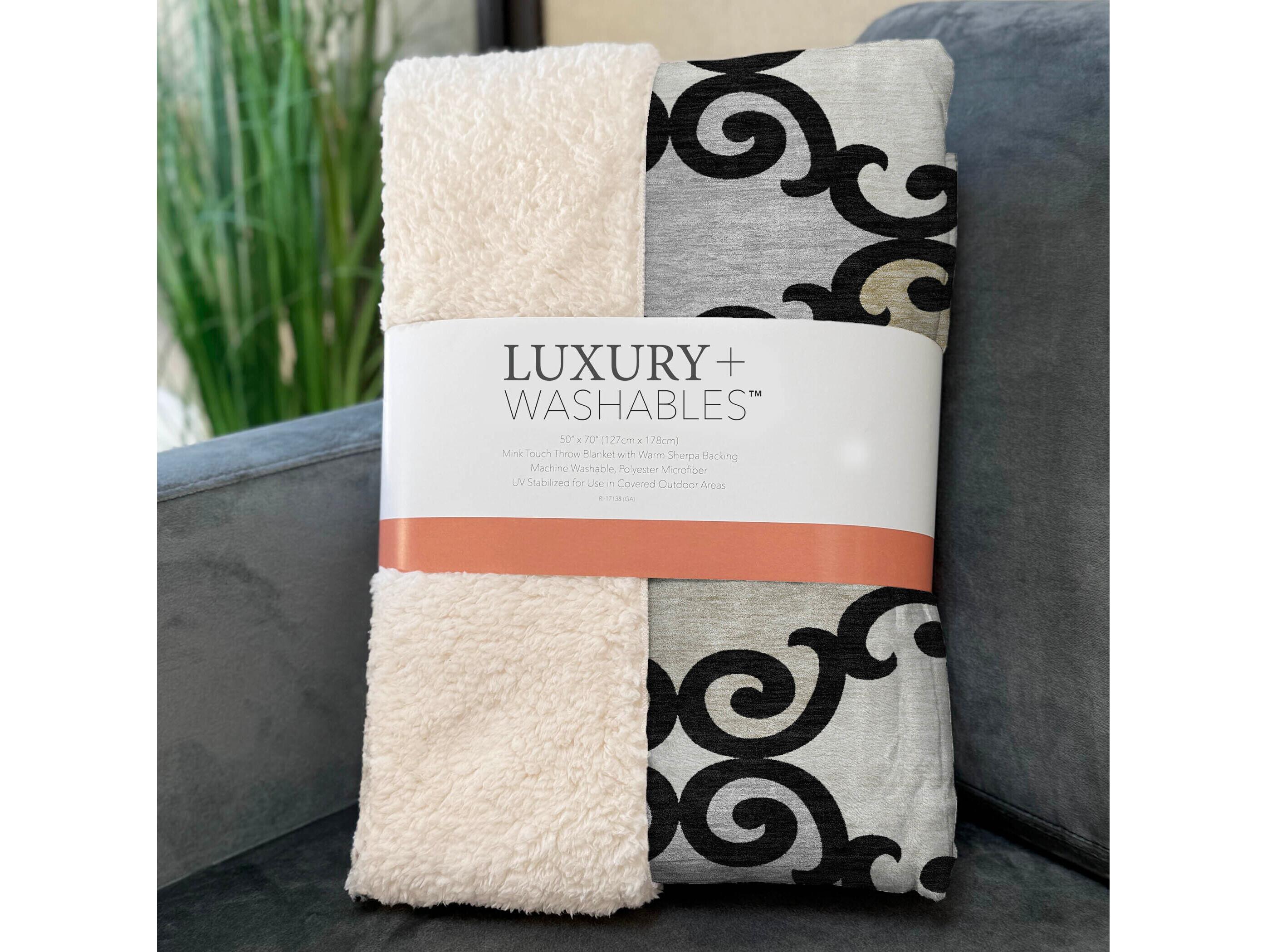 Dalyn Sherpa Black Polyester Throw