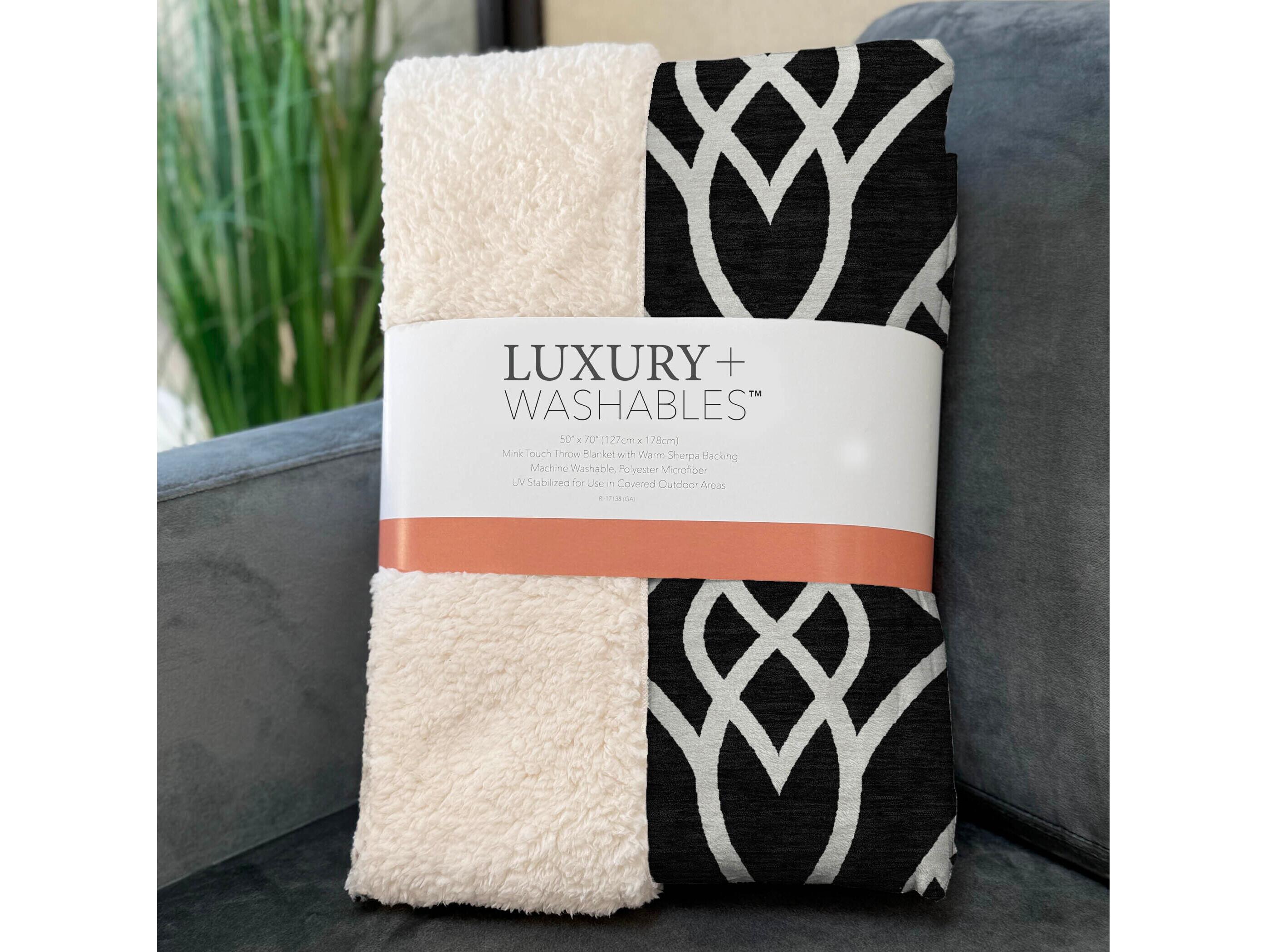 Dalyn Sherpa Black Polyester Throw