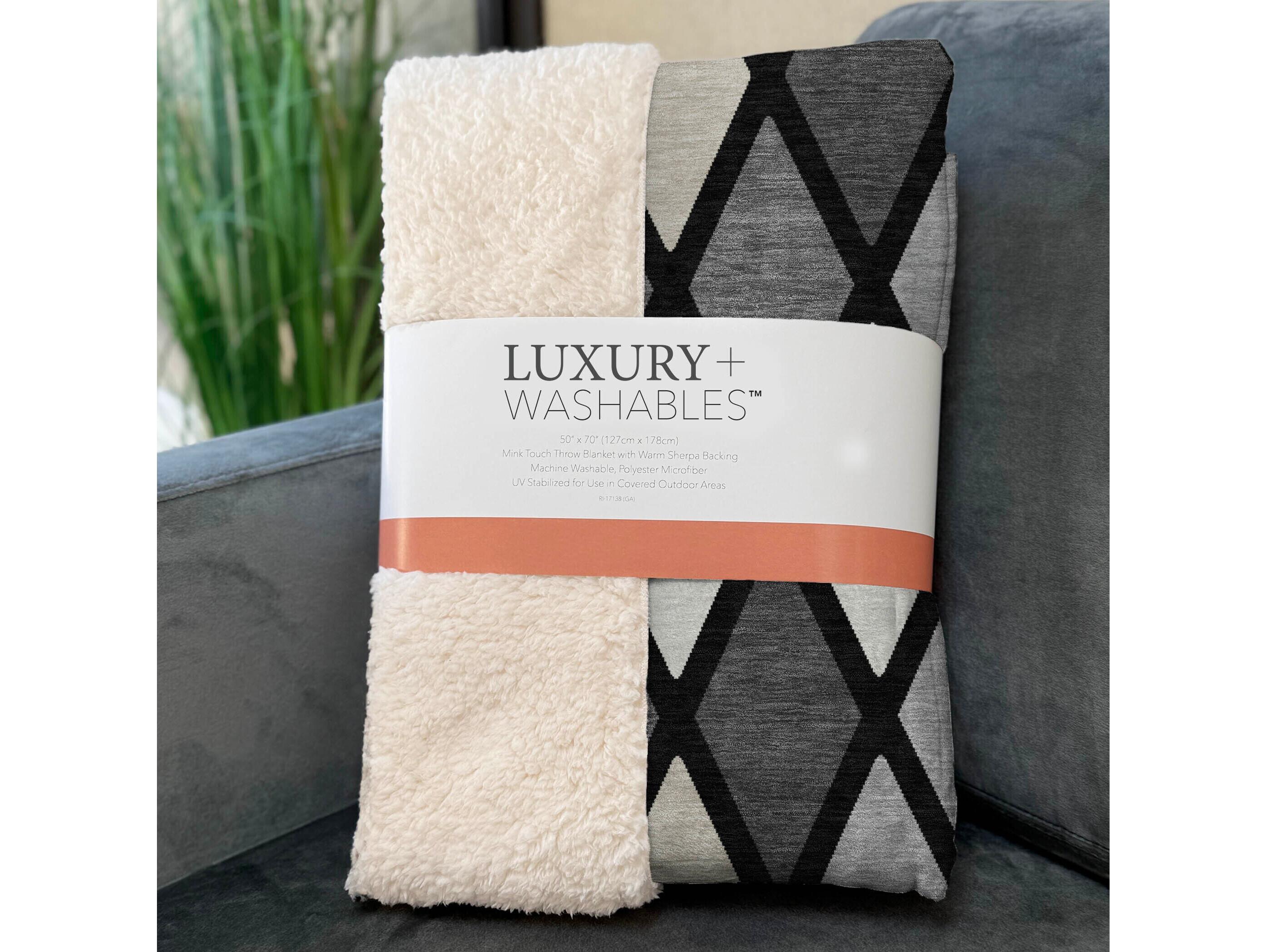 Dalyn Sherpa Black Polyester Throw