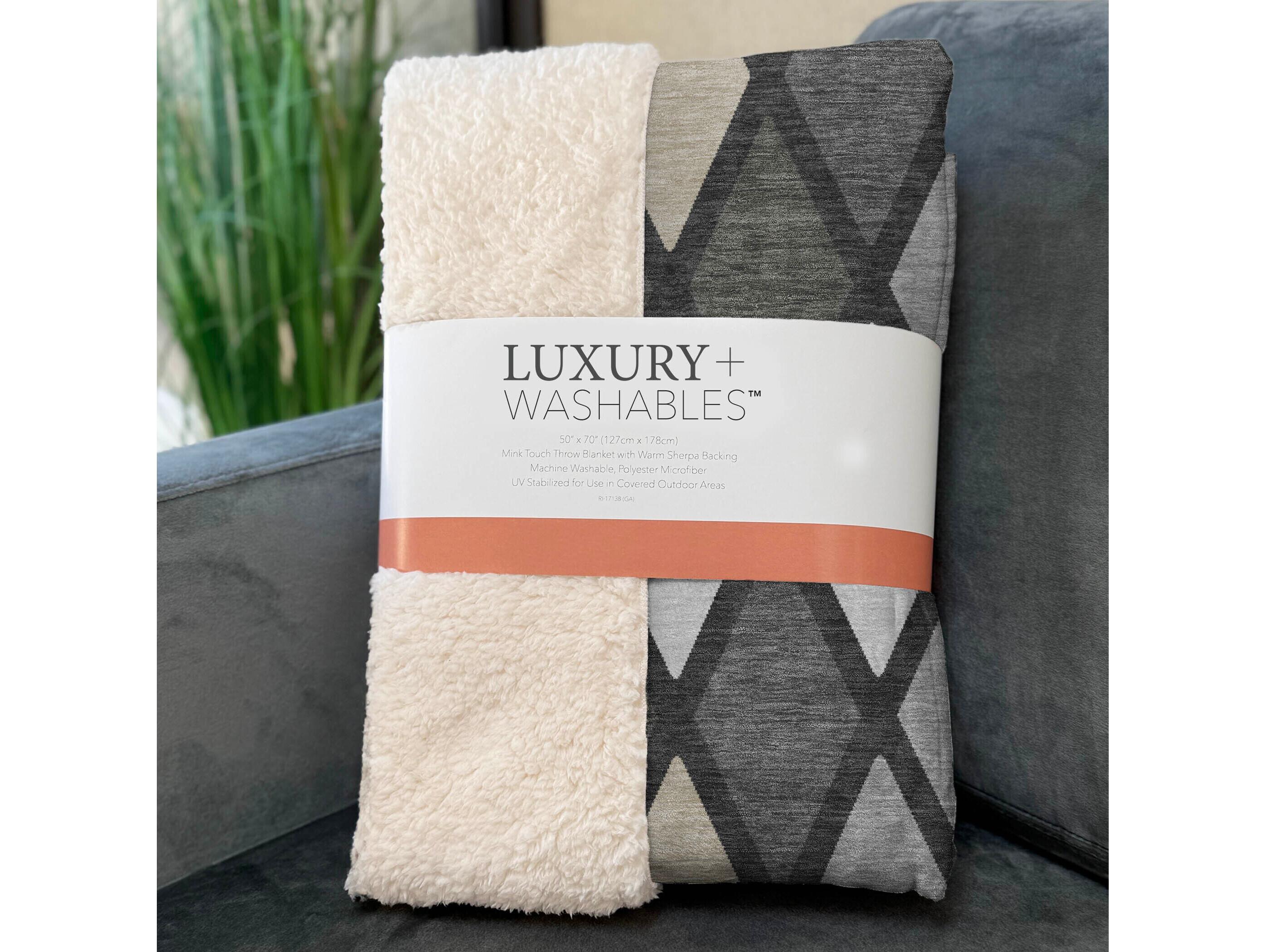 Dalyn Sherpa Gray Polyester Throw