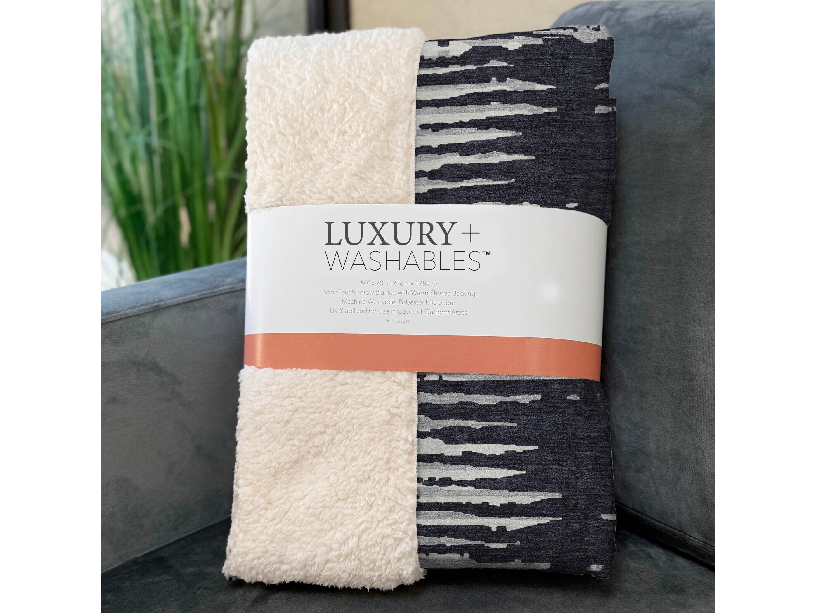 Dalyn Sherpa Black Polyester Throw