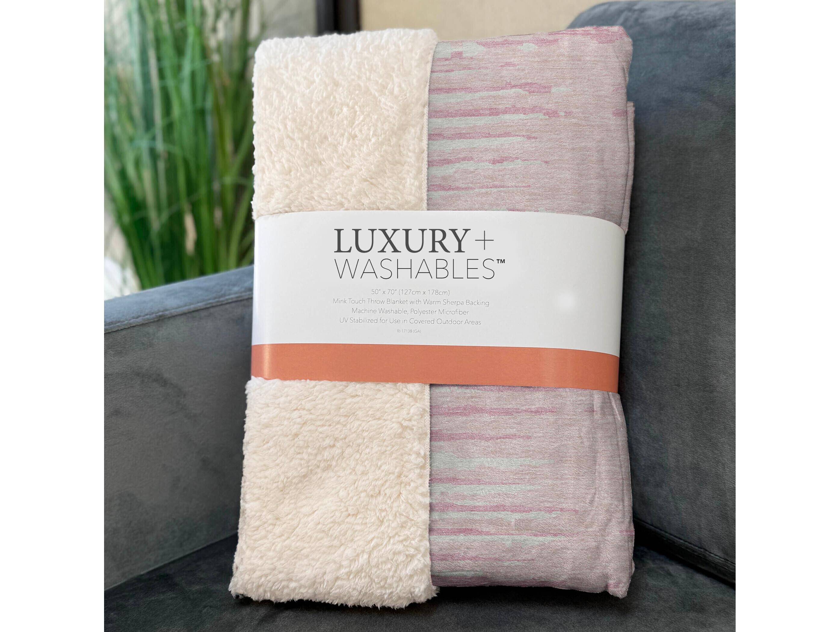 Dalyn Sherpa Pink Polyester Throw