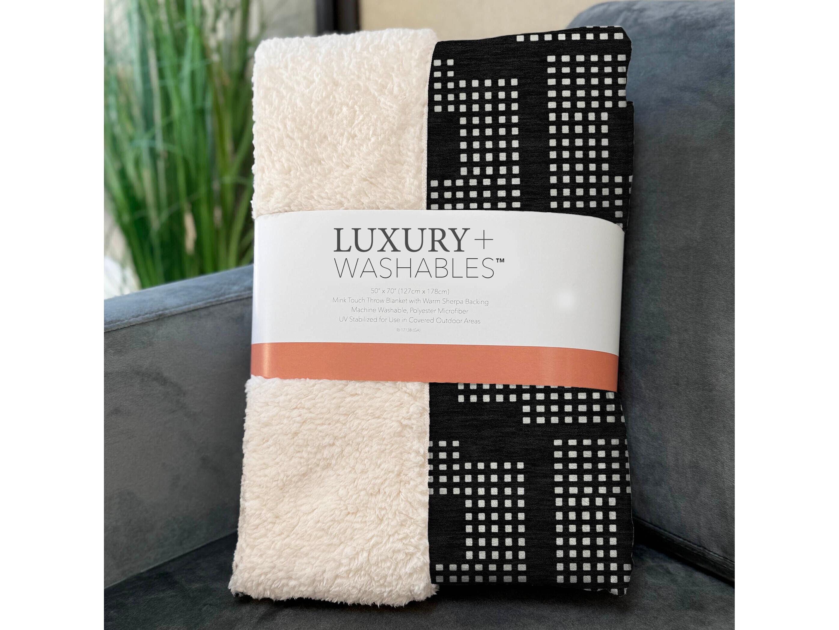 Dalyn Sherpa Black Polyester Throw