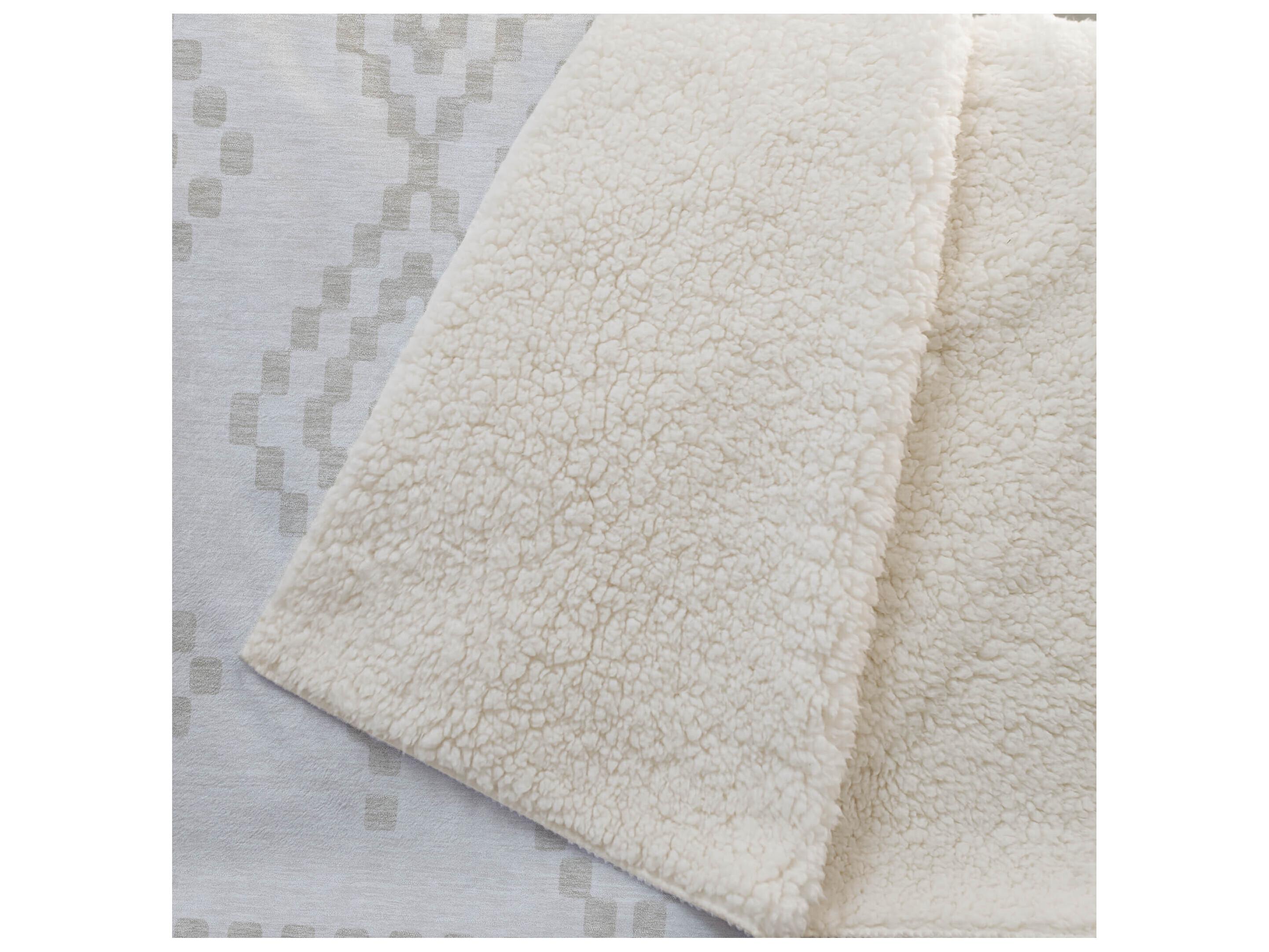 Dalyn Sherpa Ivory Polyester Throw