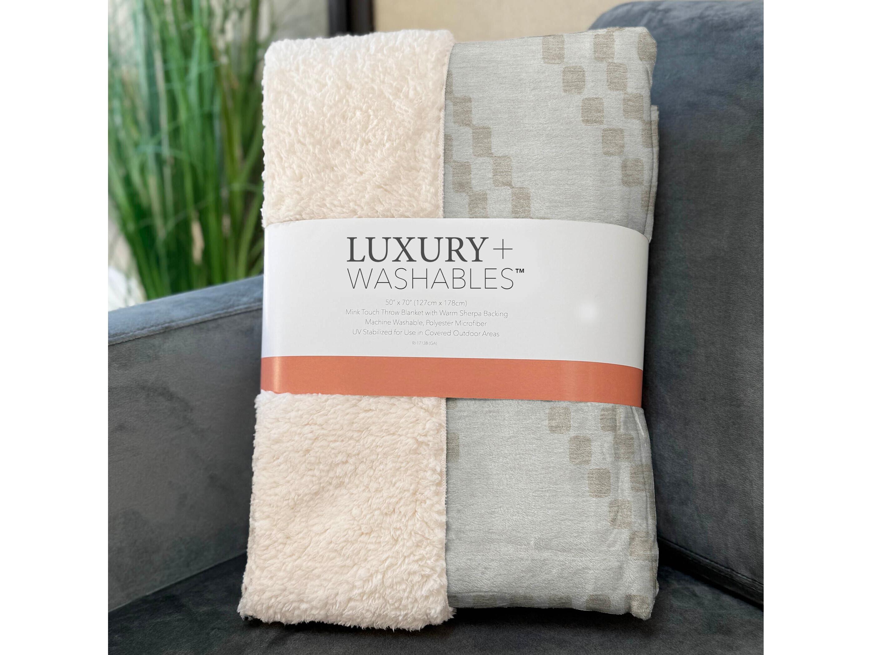 Dalyn Sherpa Ivory Polyester Throw