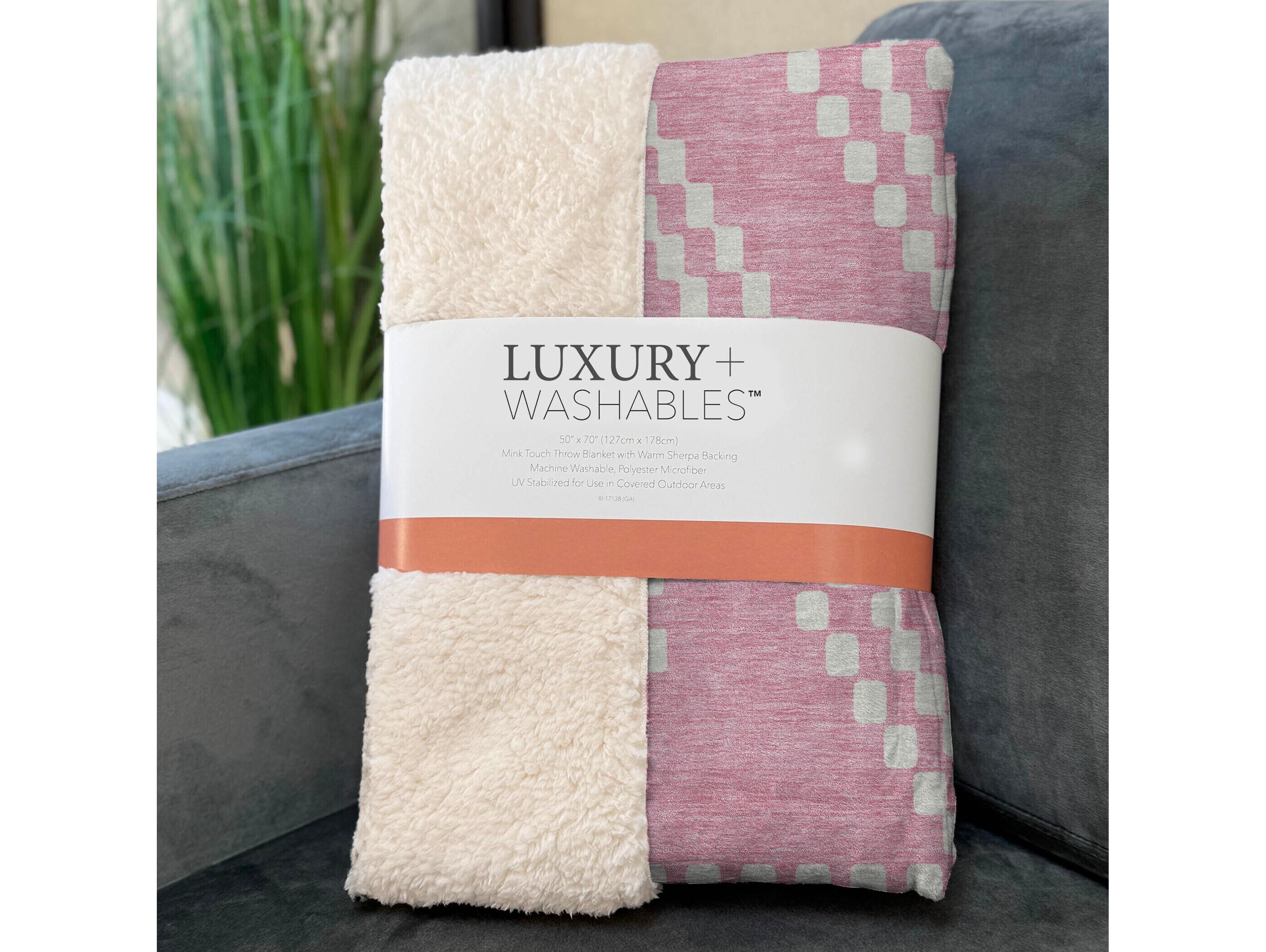 Dalyn Sherpa Pink Polyester Throw