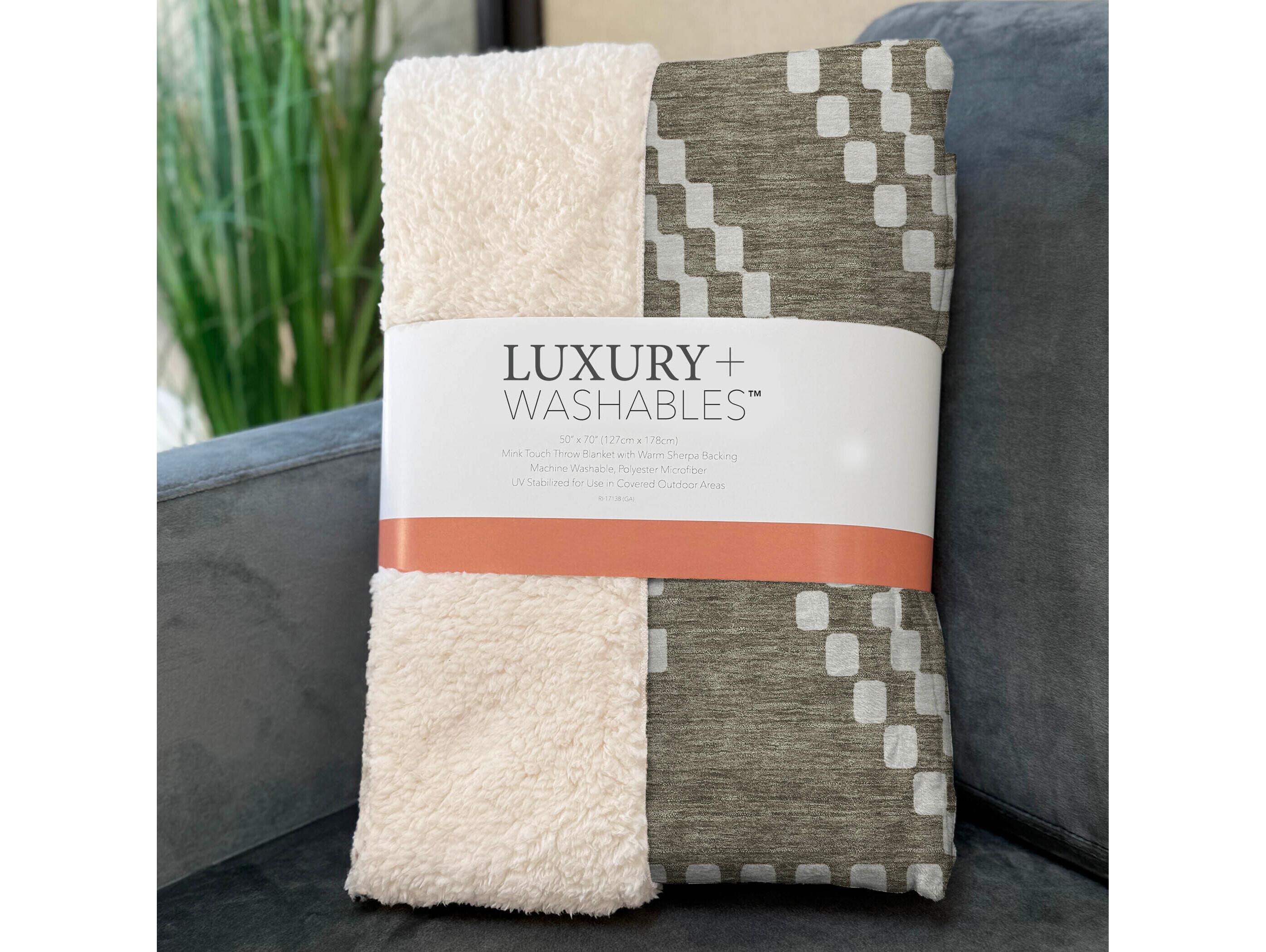 Dalyn Sherpa Brown Polyester Throw