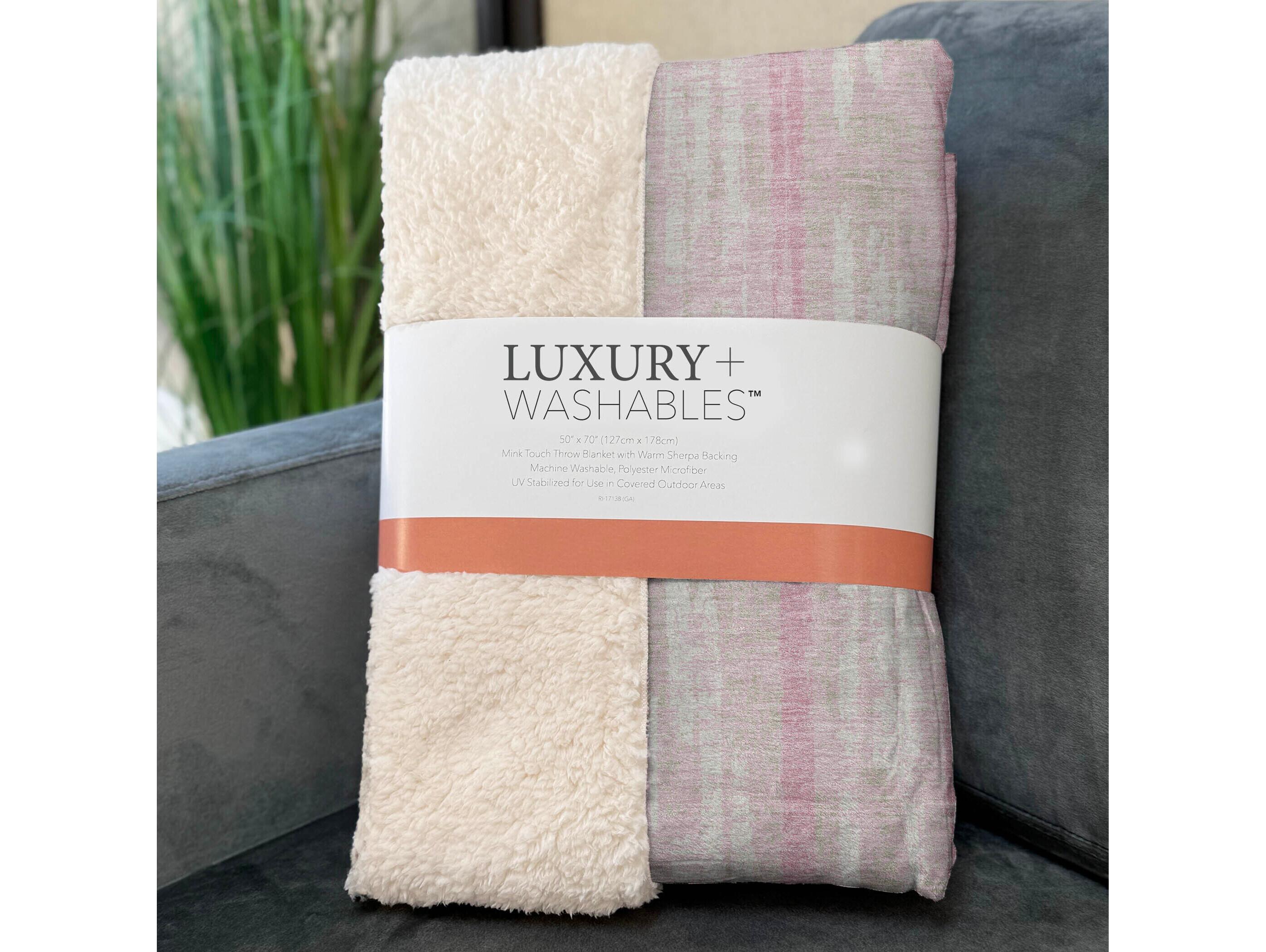 Dalyn Sherpa Pink Polyester Throw