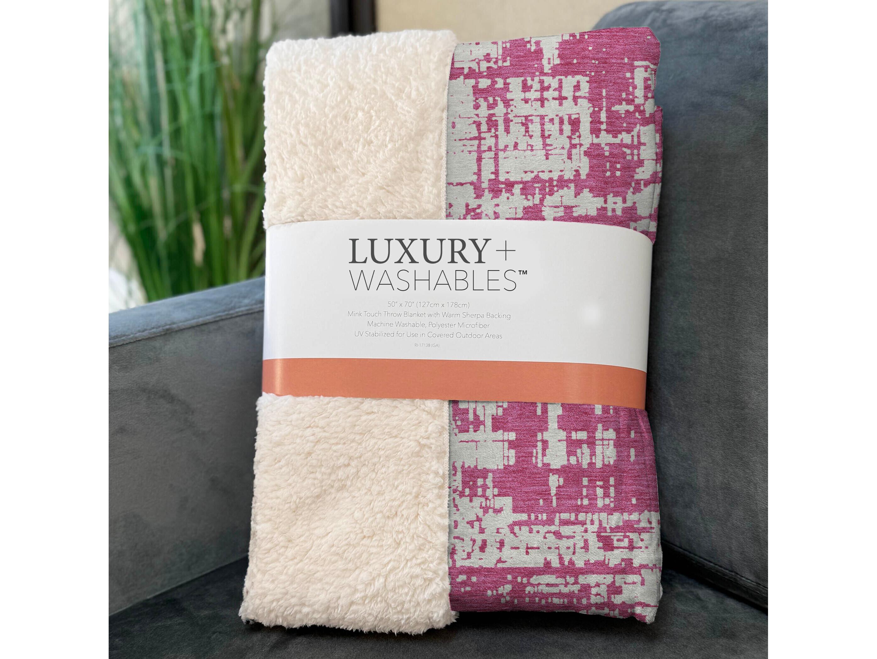 Dalyn Sherpa Pink Polyester Throw