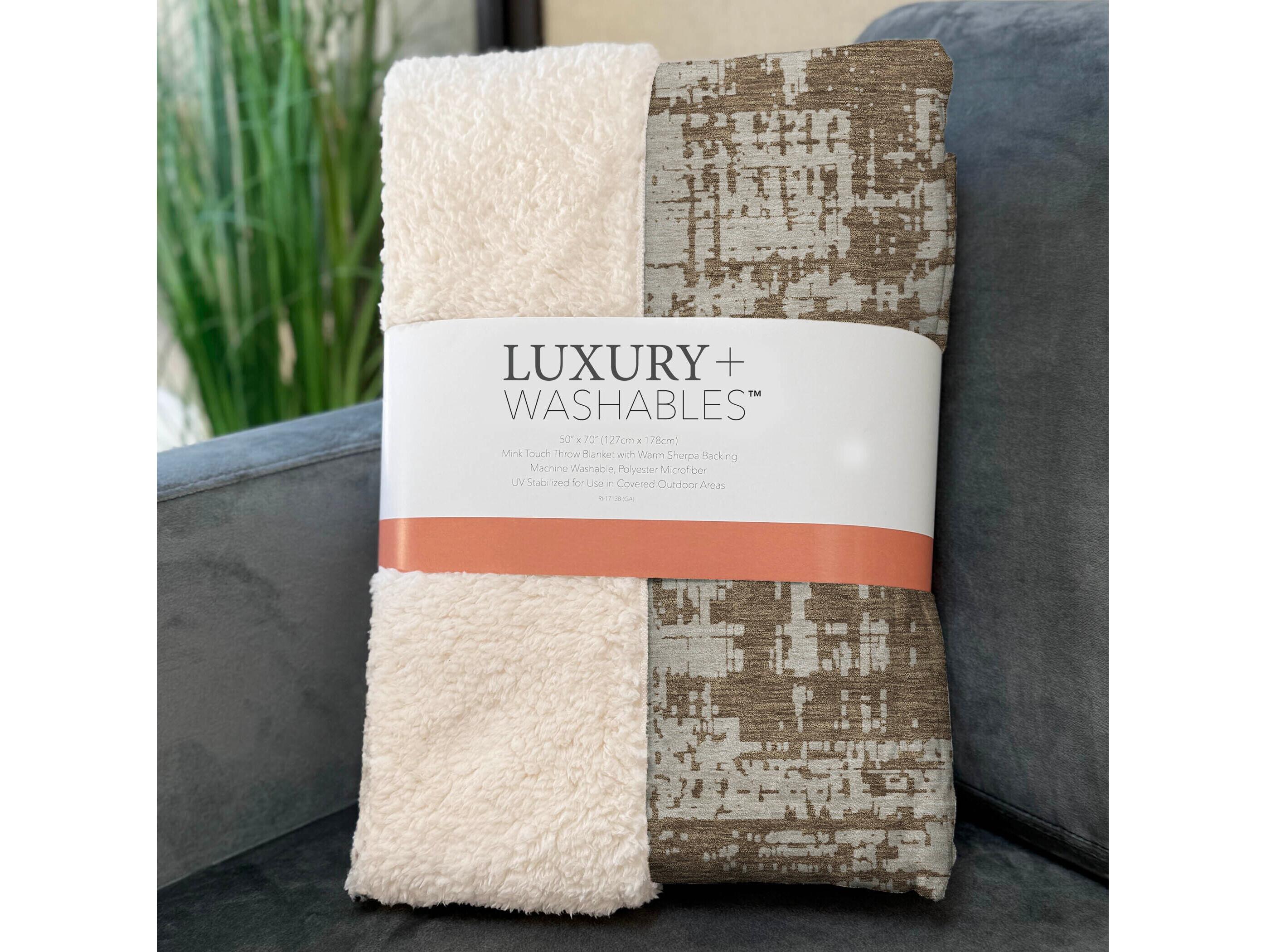 Dalyn Sherpa Brown Polyester Throw