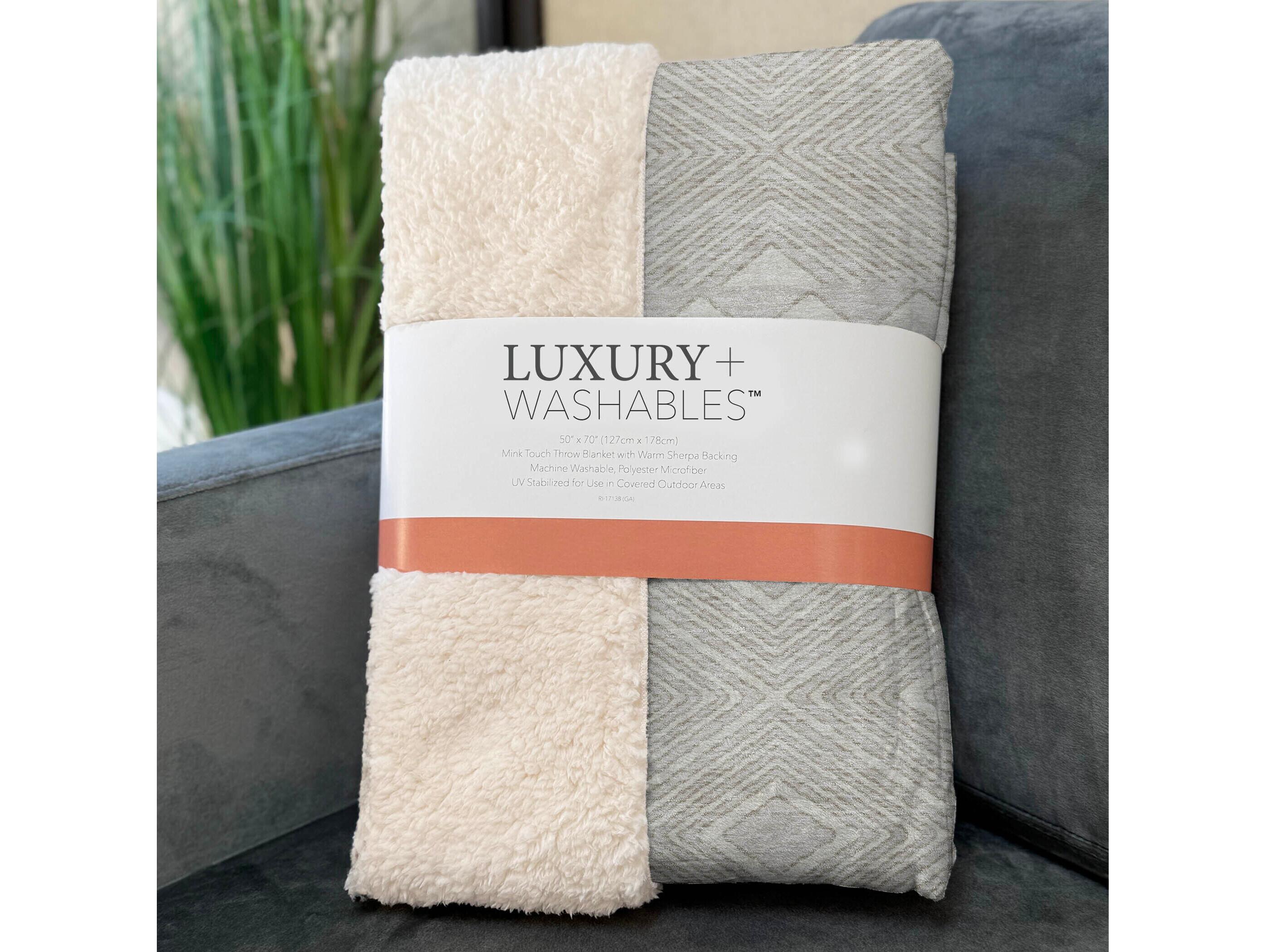 Dalyn Sherpa Ivory Polyester Throw