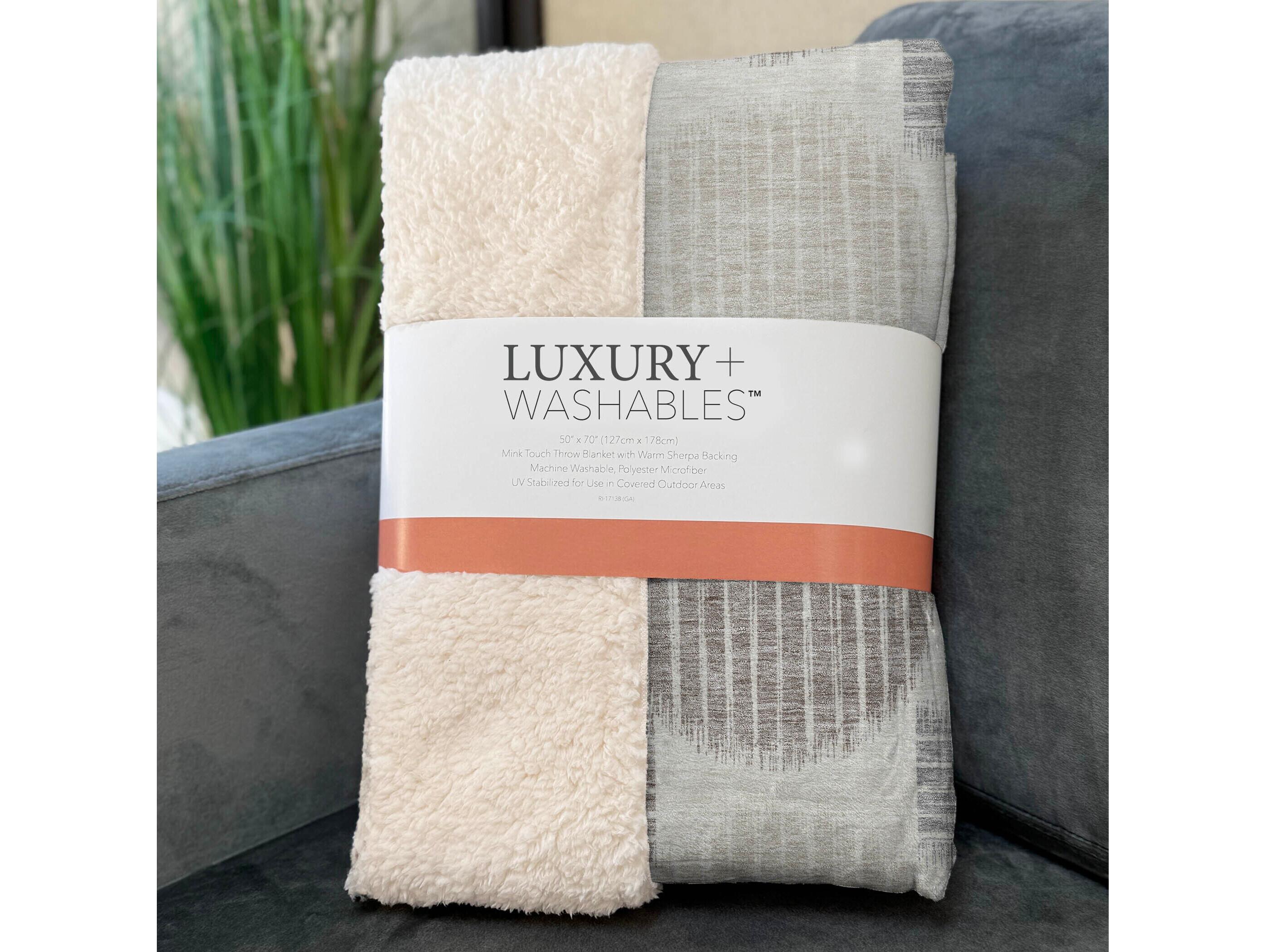 Dalyn Sherpa Ivory Polyester Throw