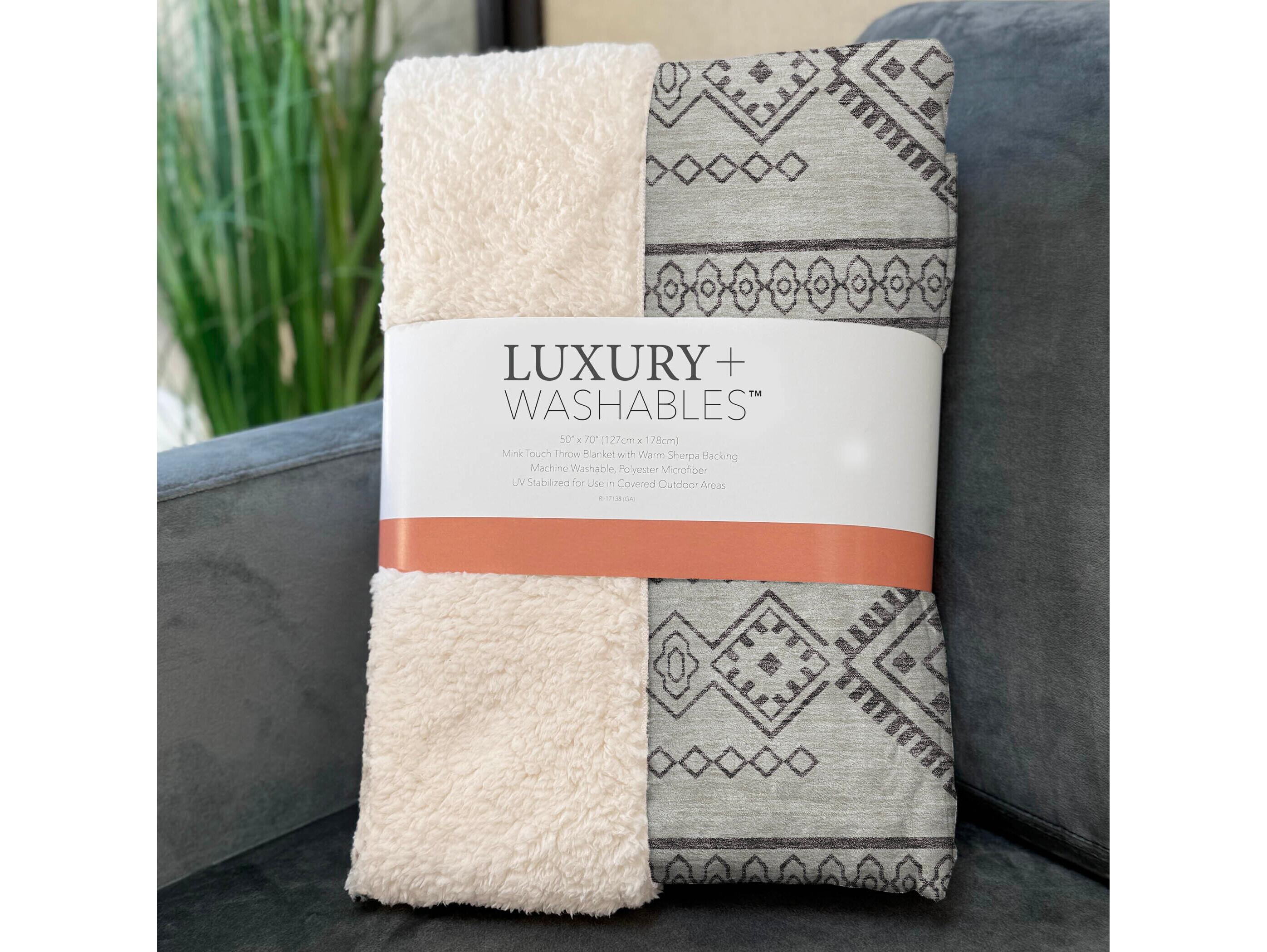Dalyn Sherpa Brown Polyester Throw