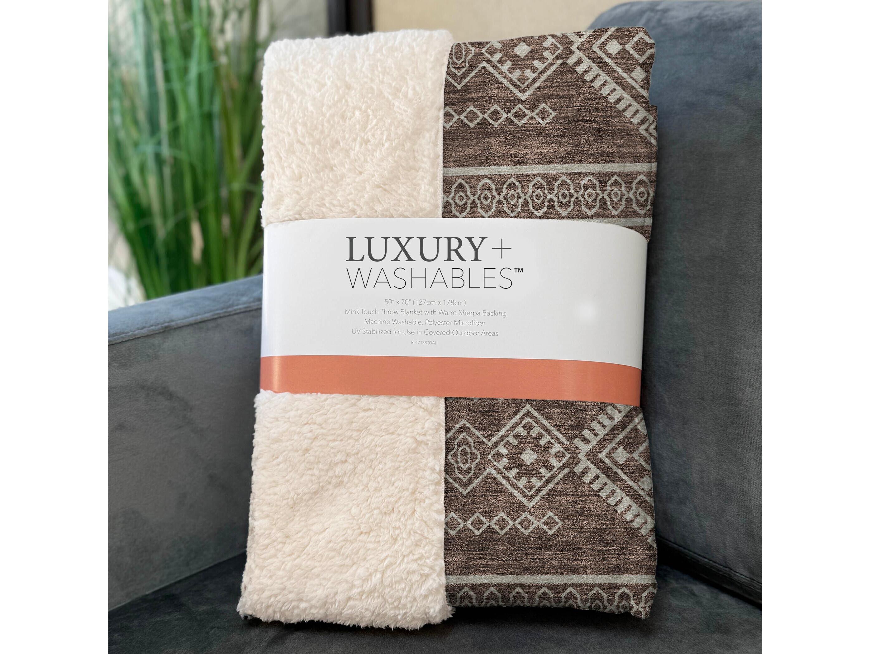 Dalyn Sherpa Brown Polyester Throw