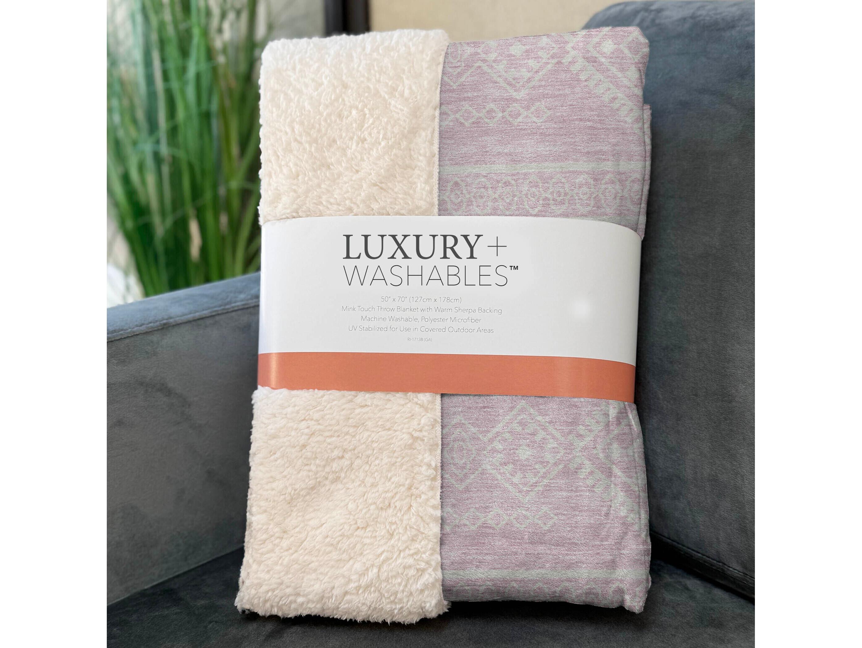 Dalyn Sherpa Pink Polyester Throw