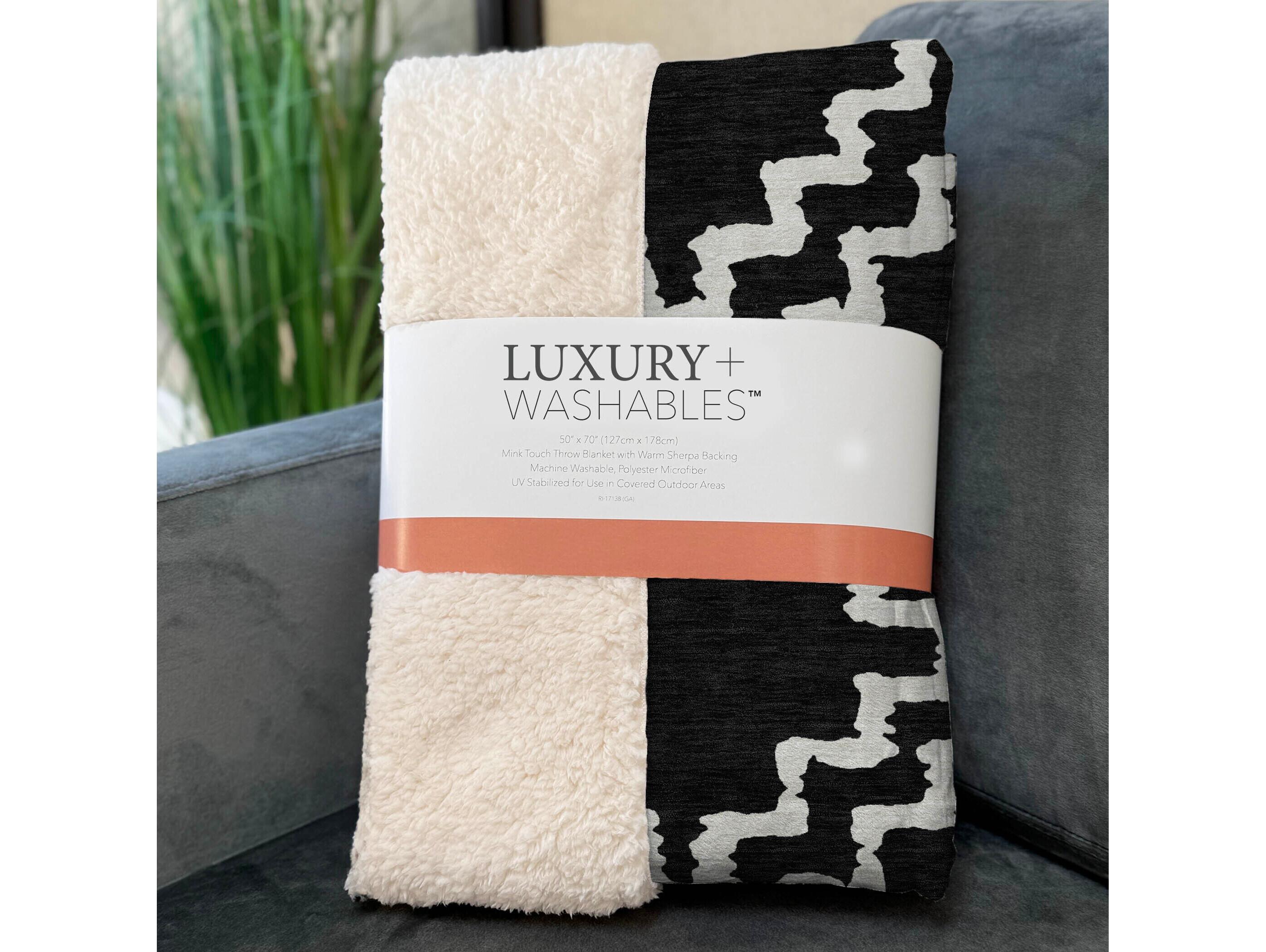 Dalyn Sherpa Black Polyester Throw