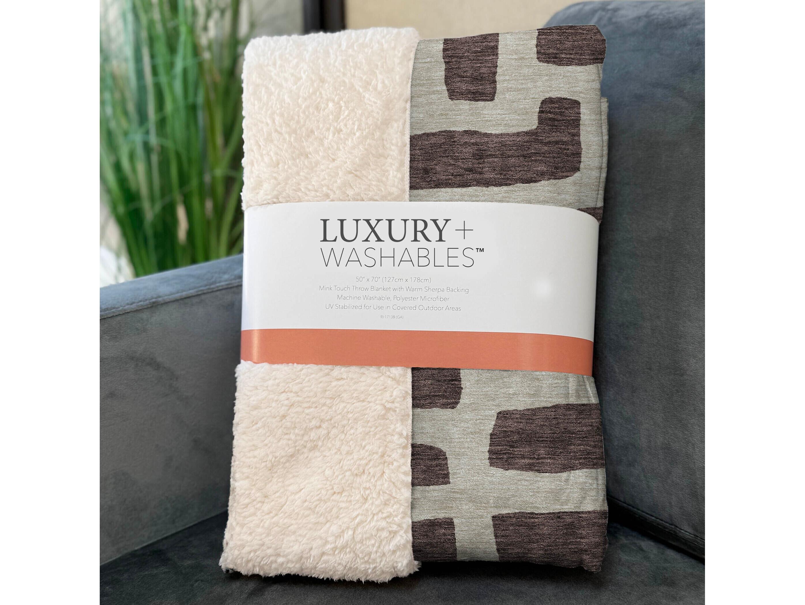 Dalyn Sherpa Brown Polyester Throw