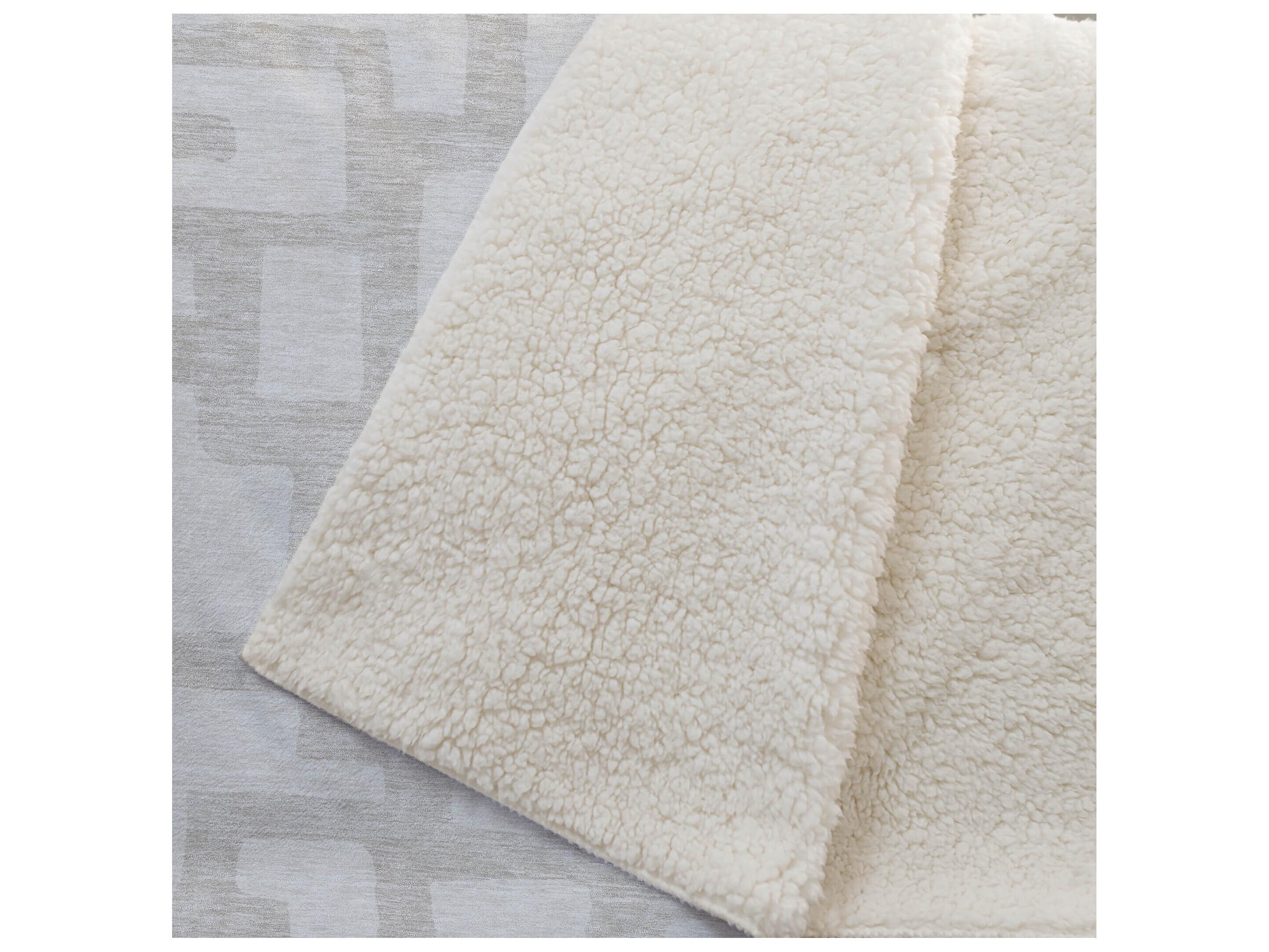 Dalyn Sherpa Ivory Polyester Throw