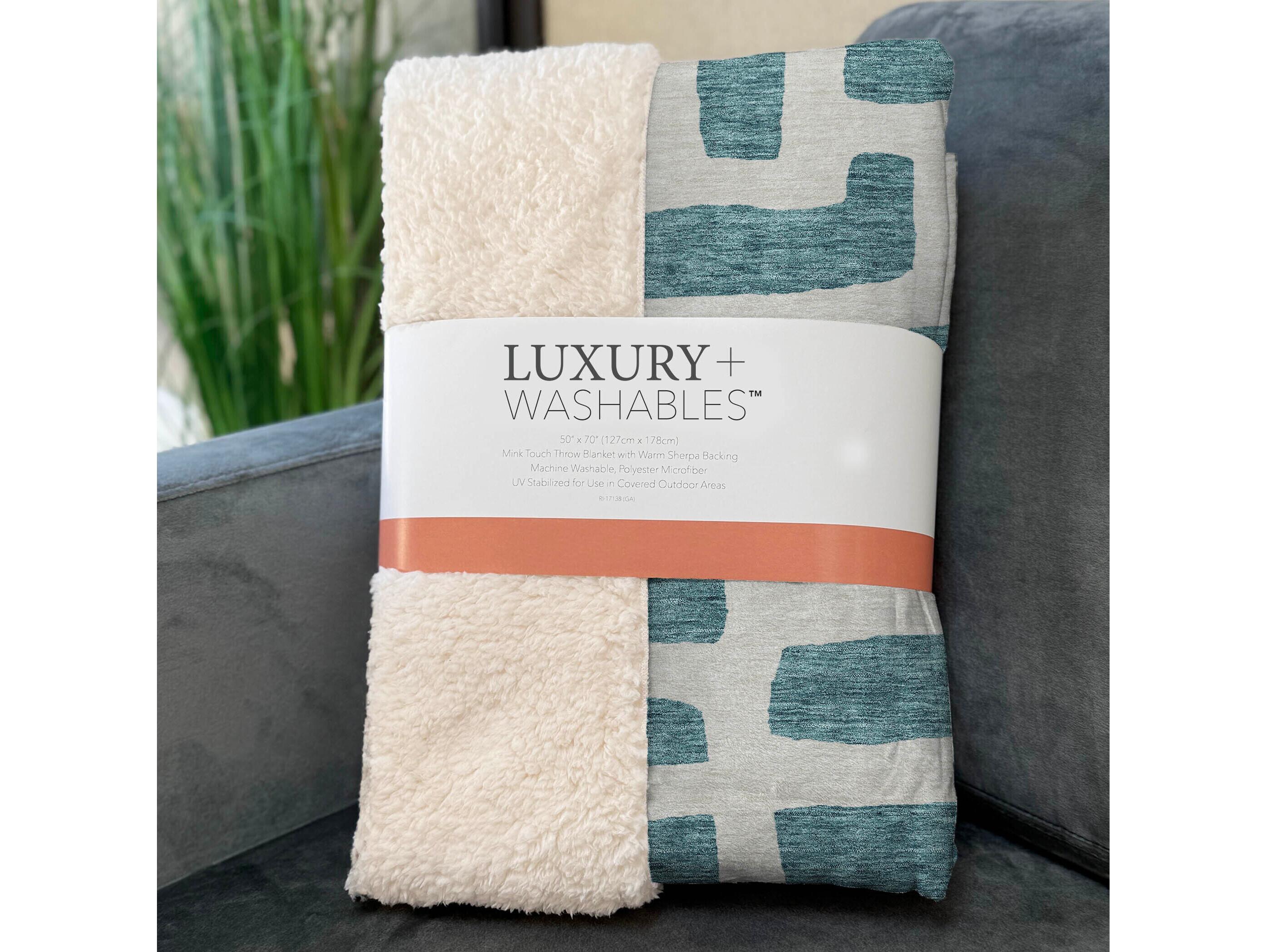 Dalyn Sherpa Teal Polyester Throw