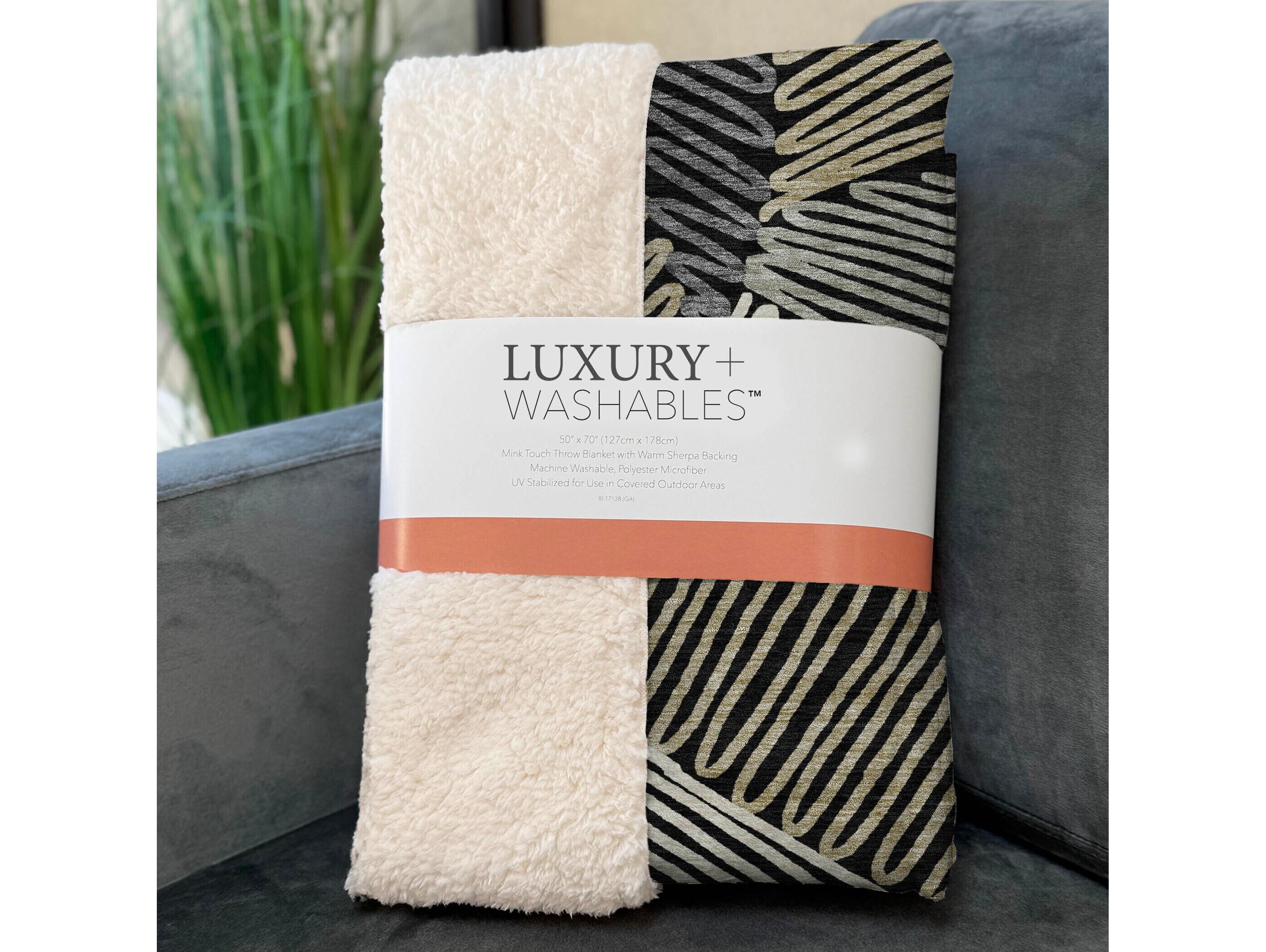 Dalyn Sherpa Black Polyester Throw