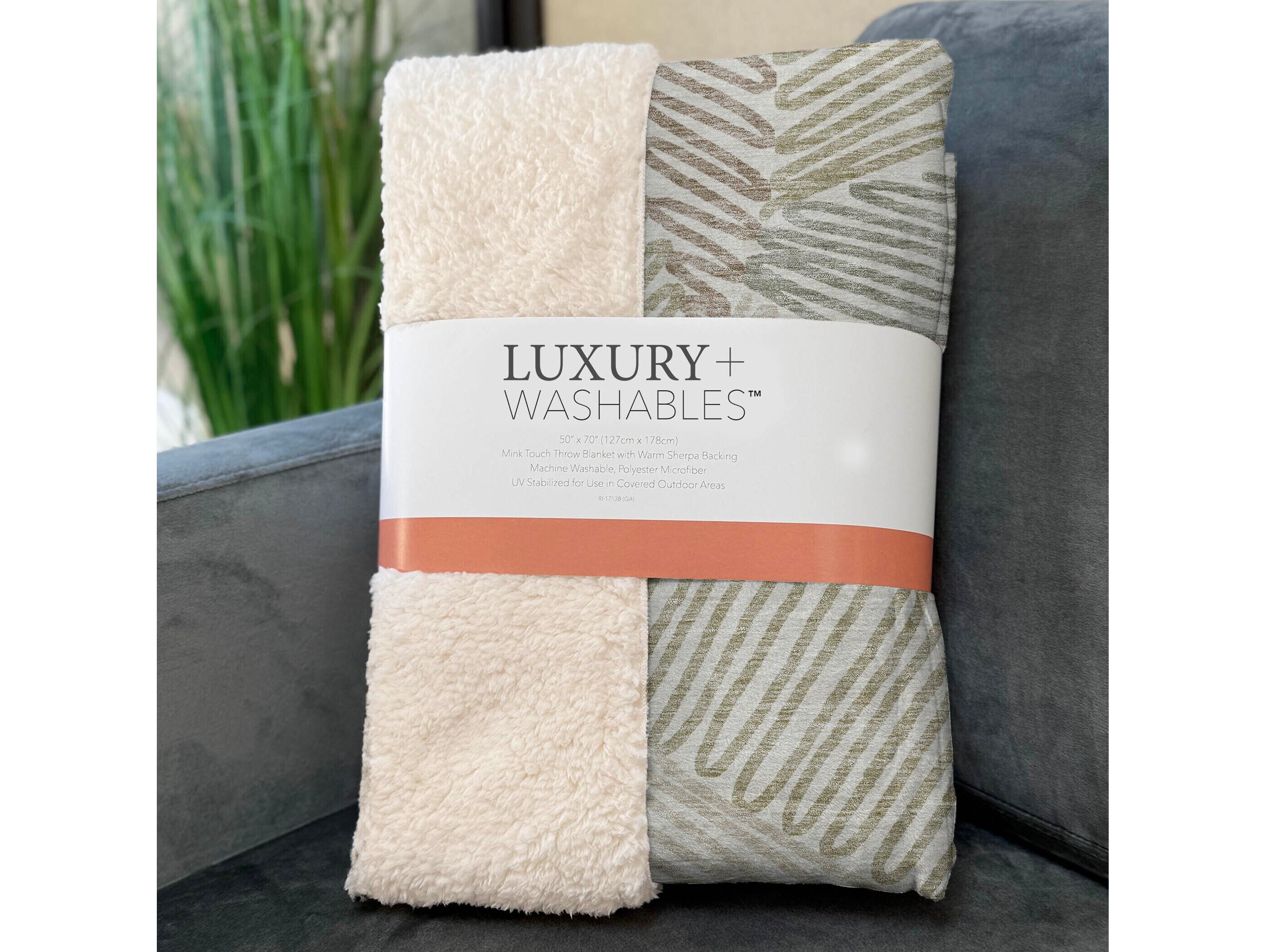 Dalyn Sherpa Ivory Polyester Throw