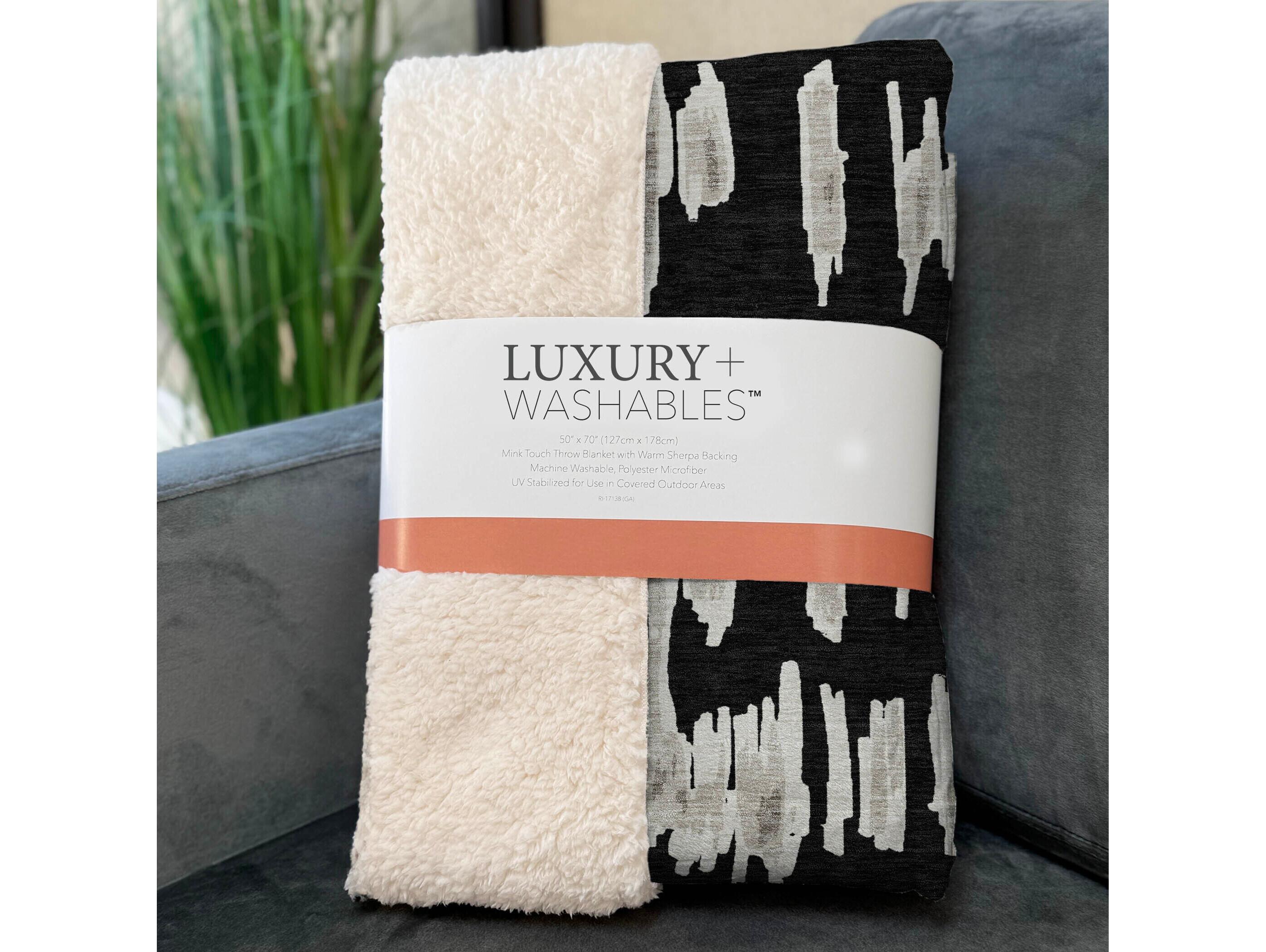 Dalyn Sherpa Black Polyester Throw