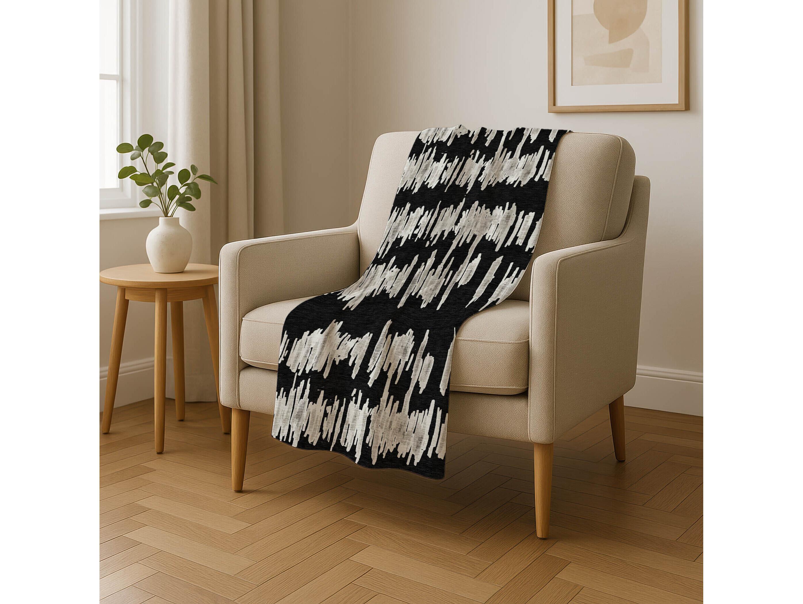 Dalyn Sherpa Black Polyester Throw