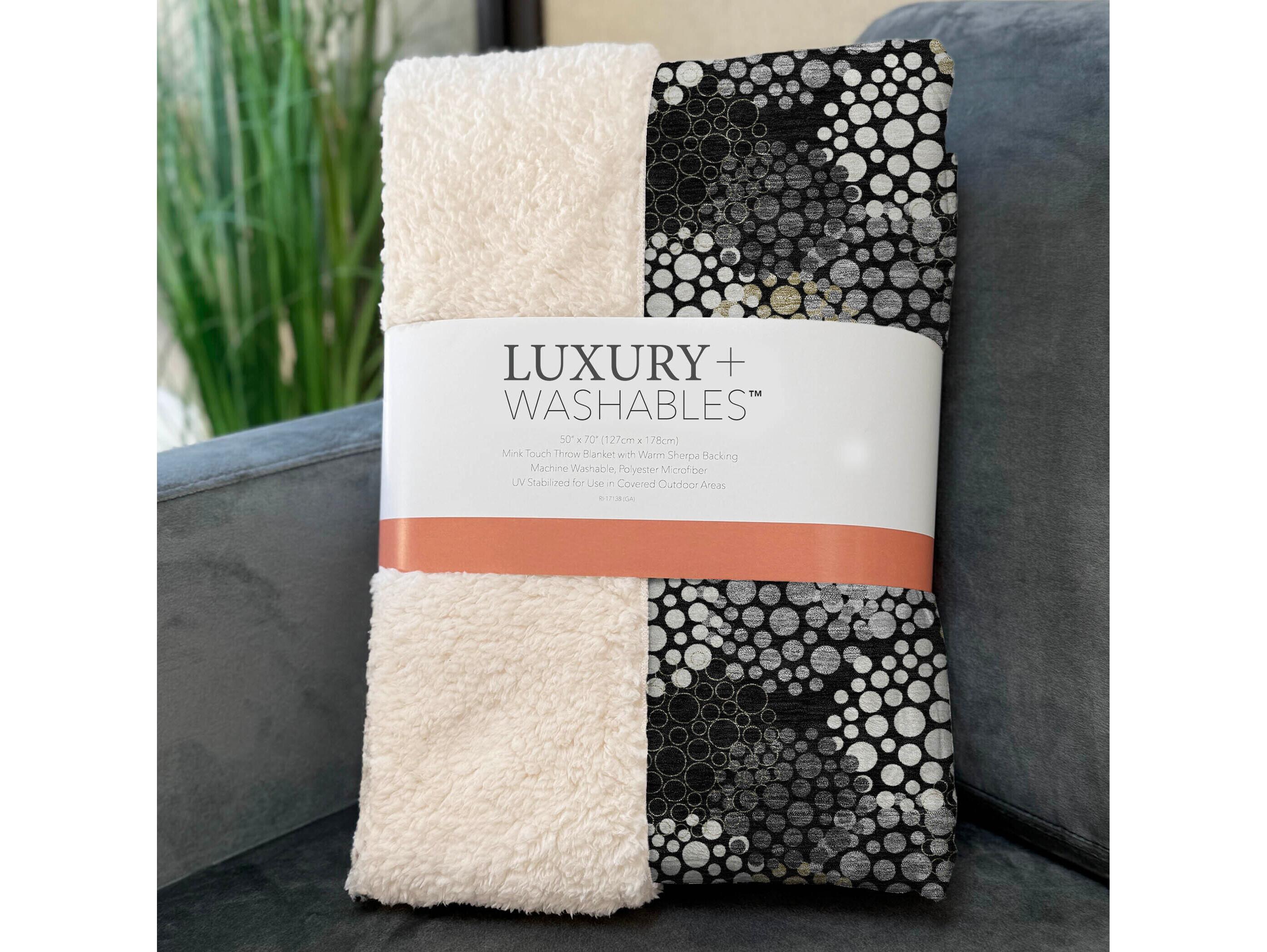 Dalyn Sherpa Black Polyester Throw