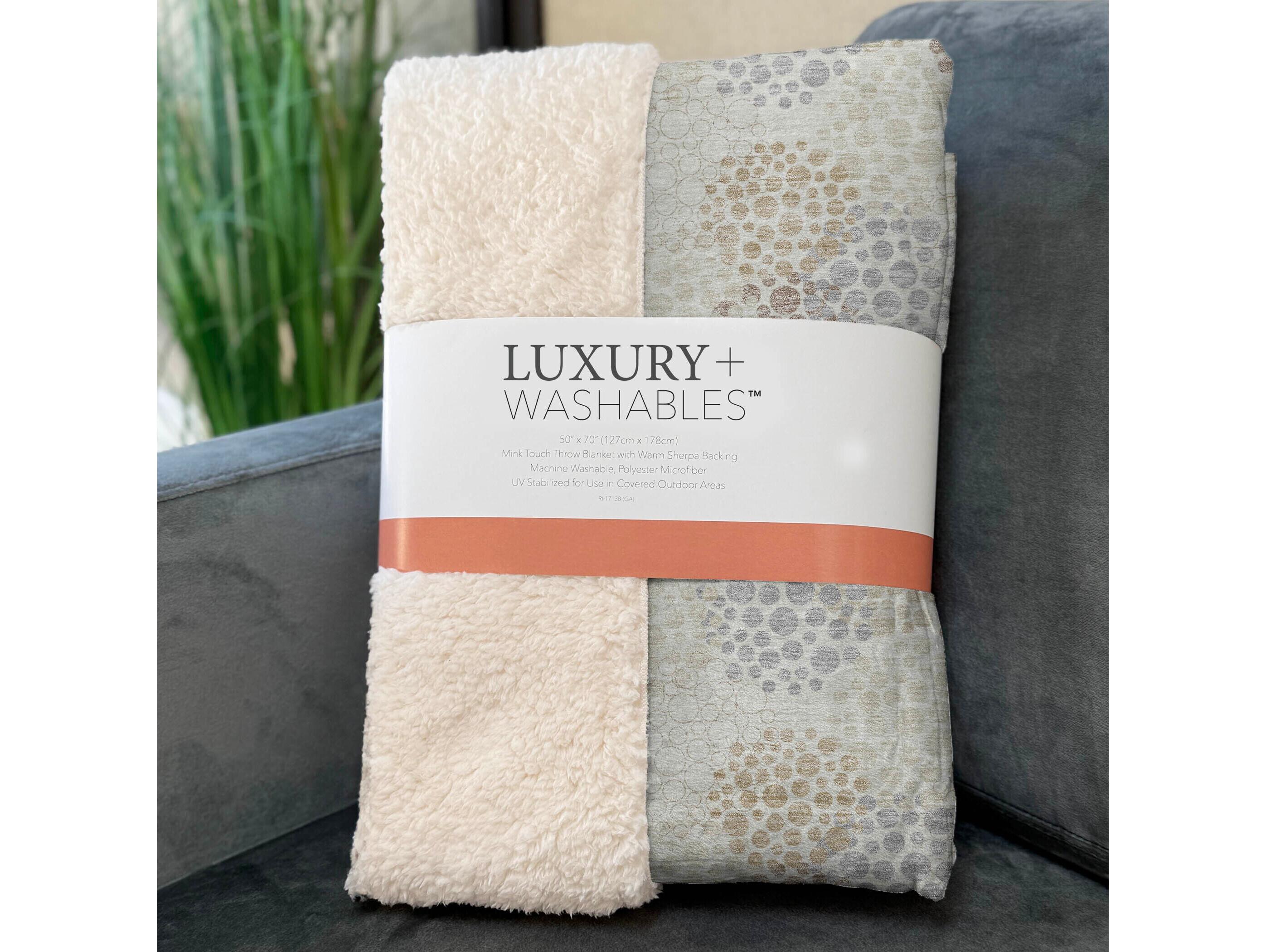 Dalyn Sherpa Ivory Polyester Throw