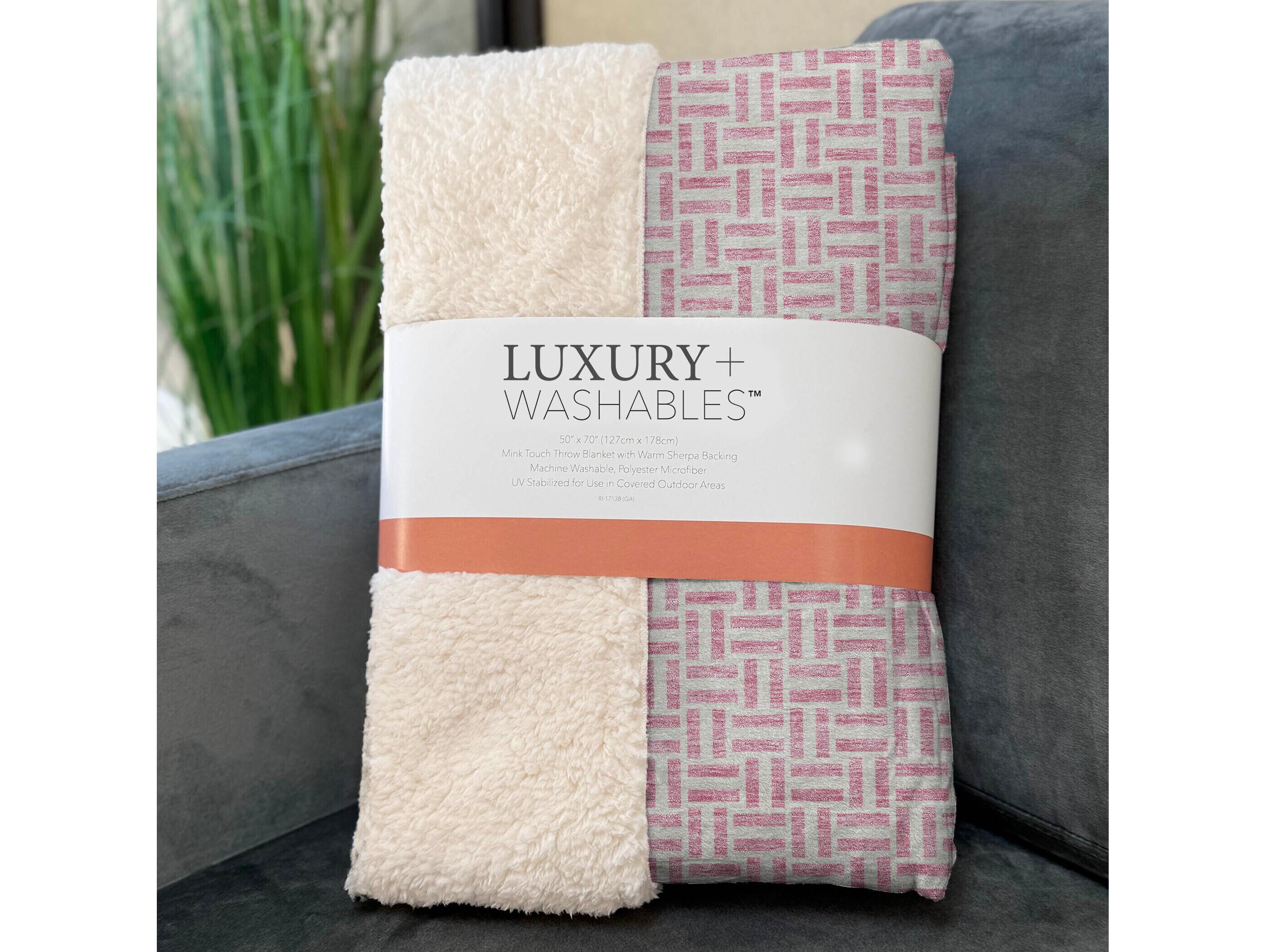 Dalyn Sherpa Pink Polyester Throw