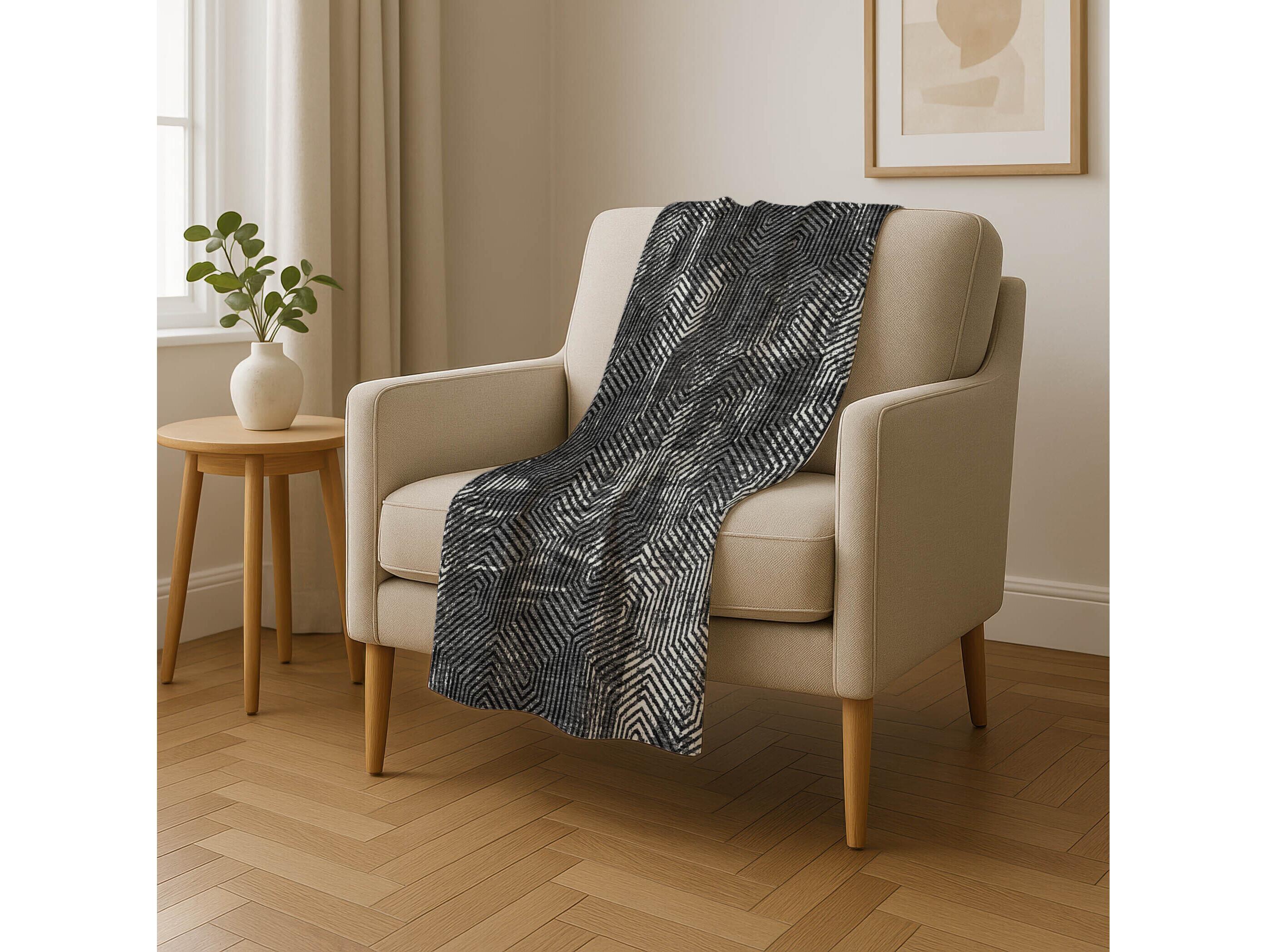Dalyn Sherpa Black Polyester Throw