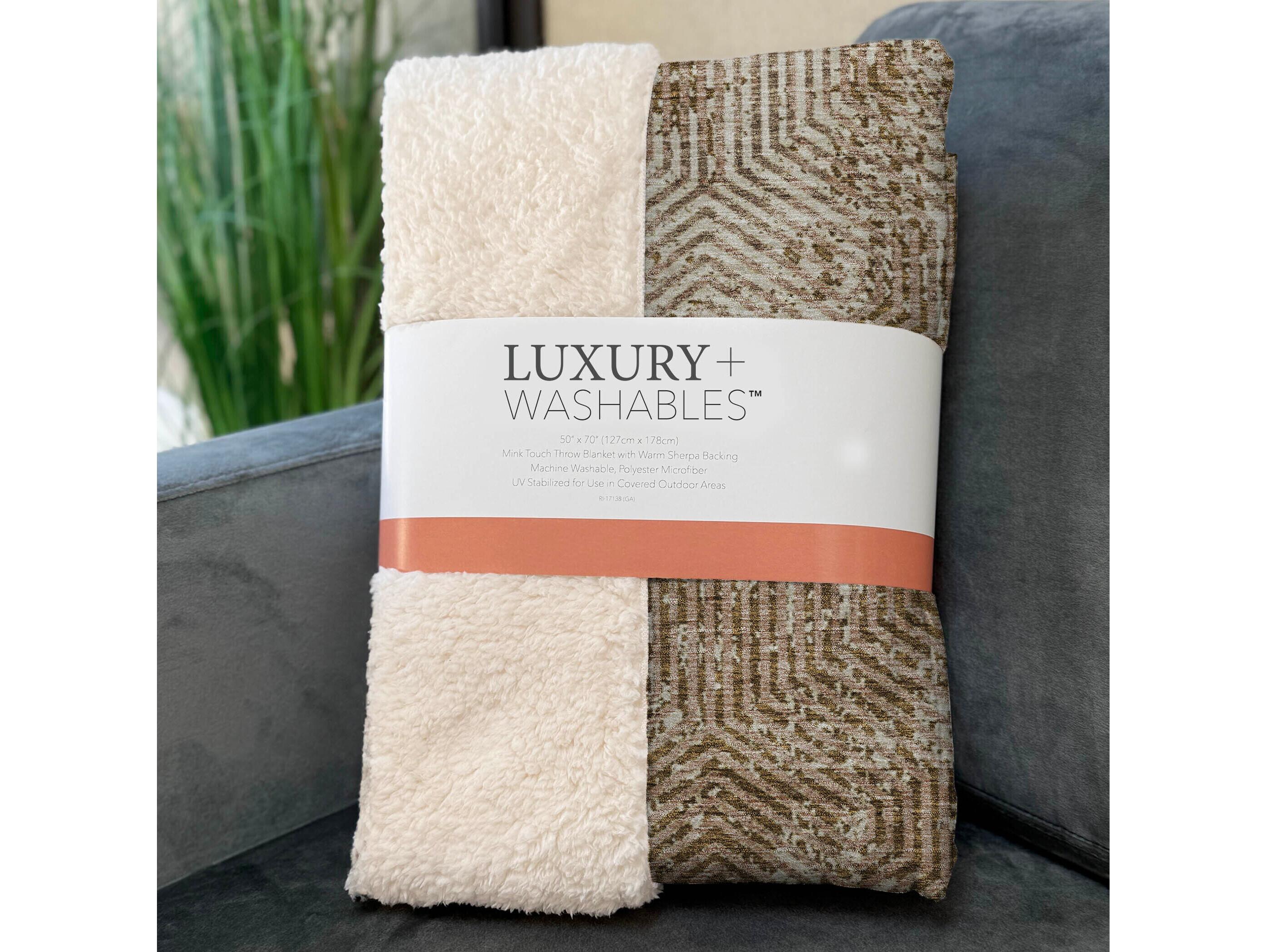 Dalyn Sherpa Brown Polyester Throw