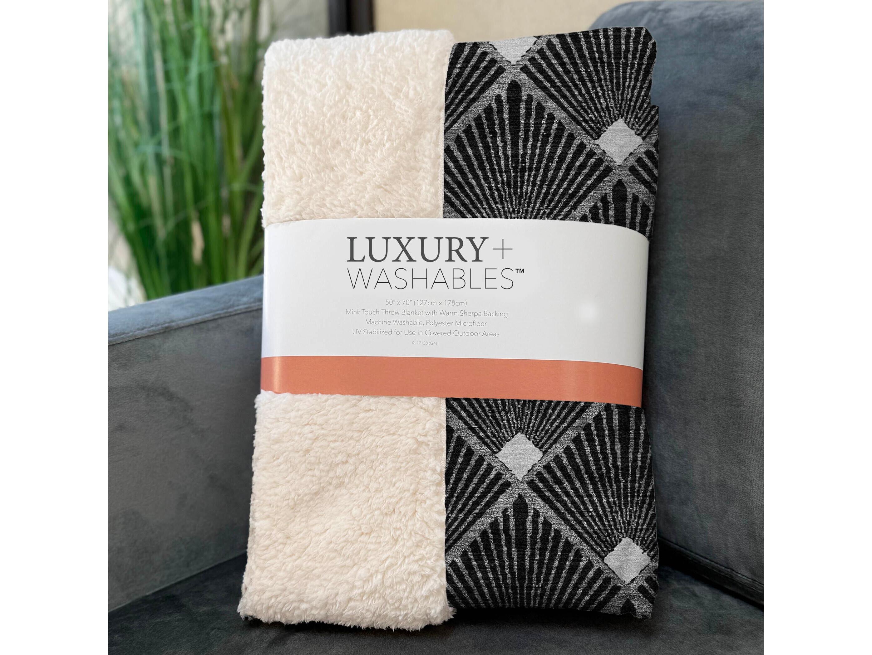 Dalyn Sherpa Black Polyester Throw