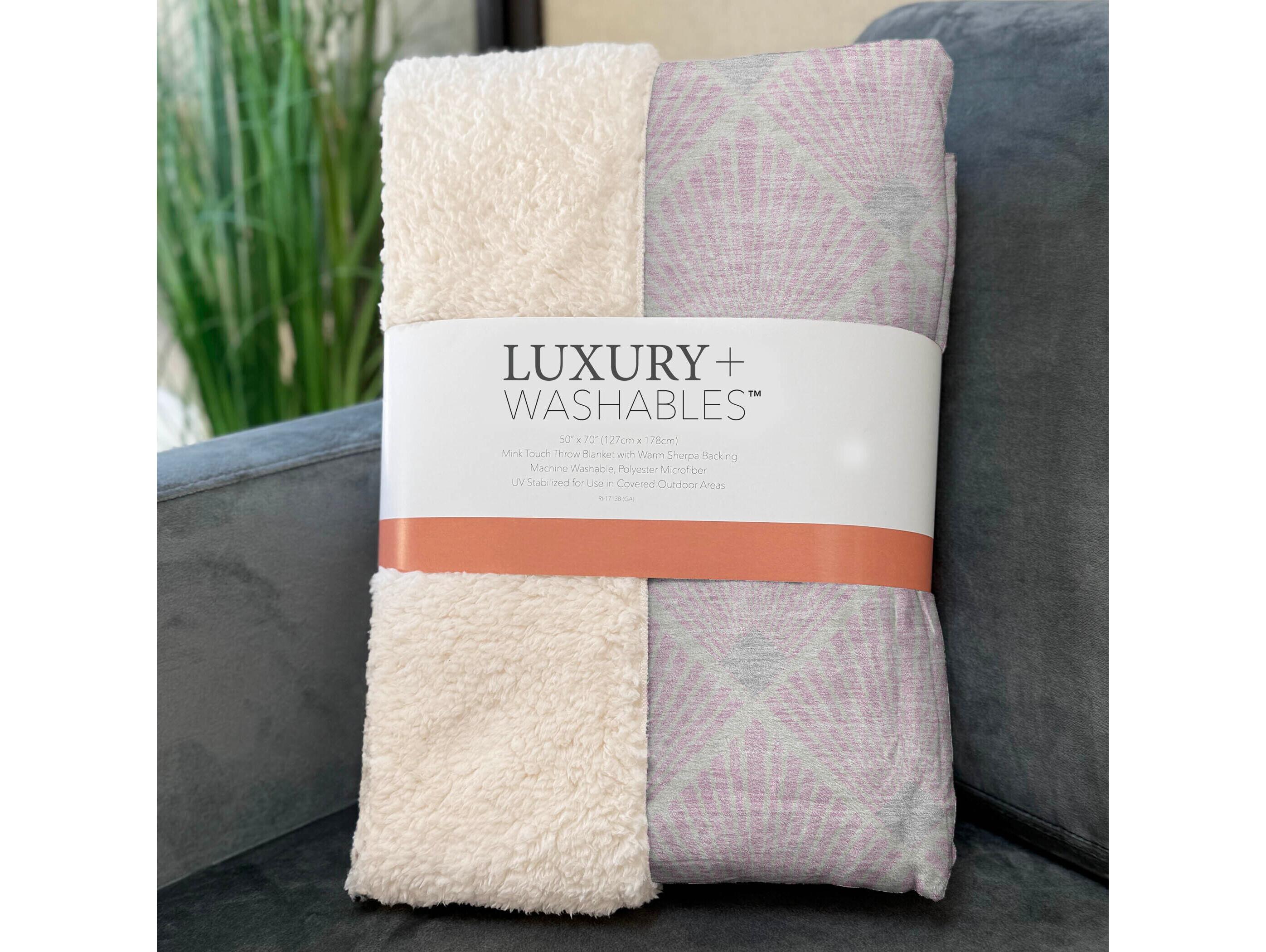 Dalyn Sherpa Pink Polyester Throw