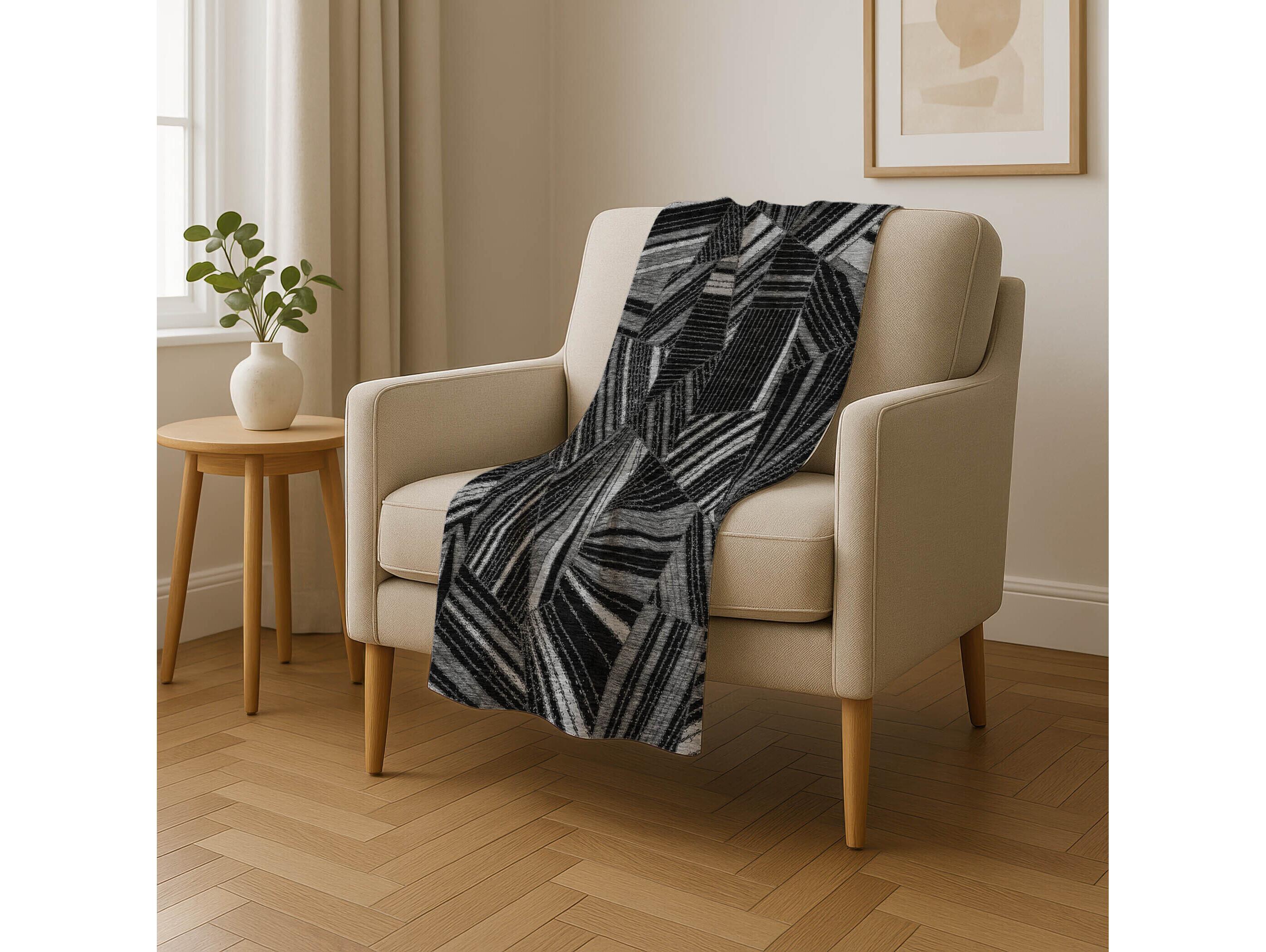 Dalyn Sherpa Black Polyester Throw