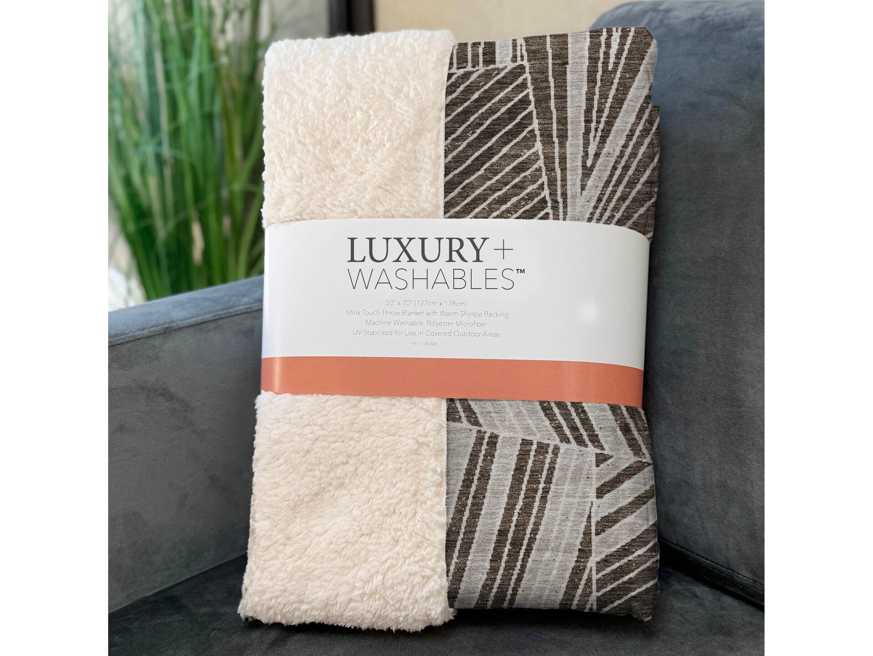 Dalyn Sherpa Brown Polyester Throw