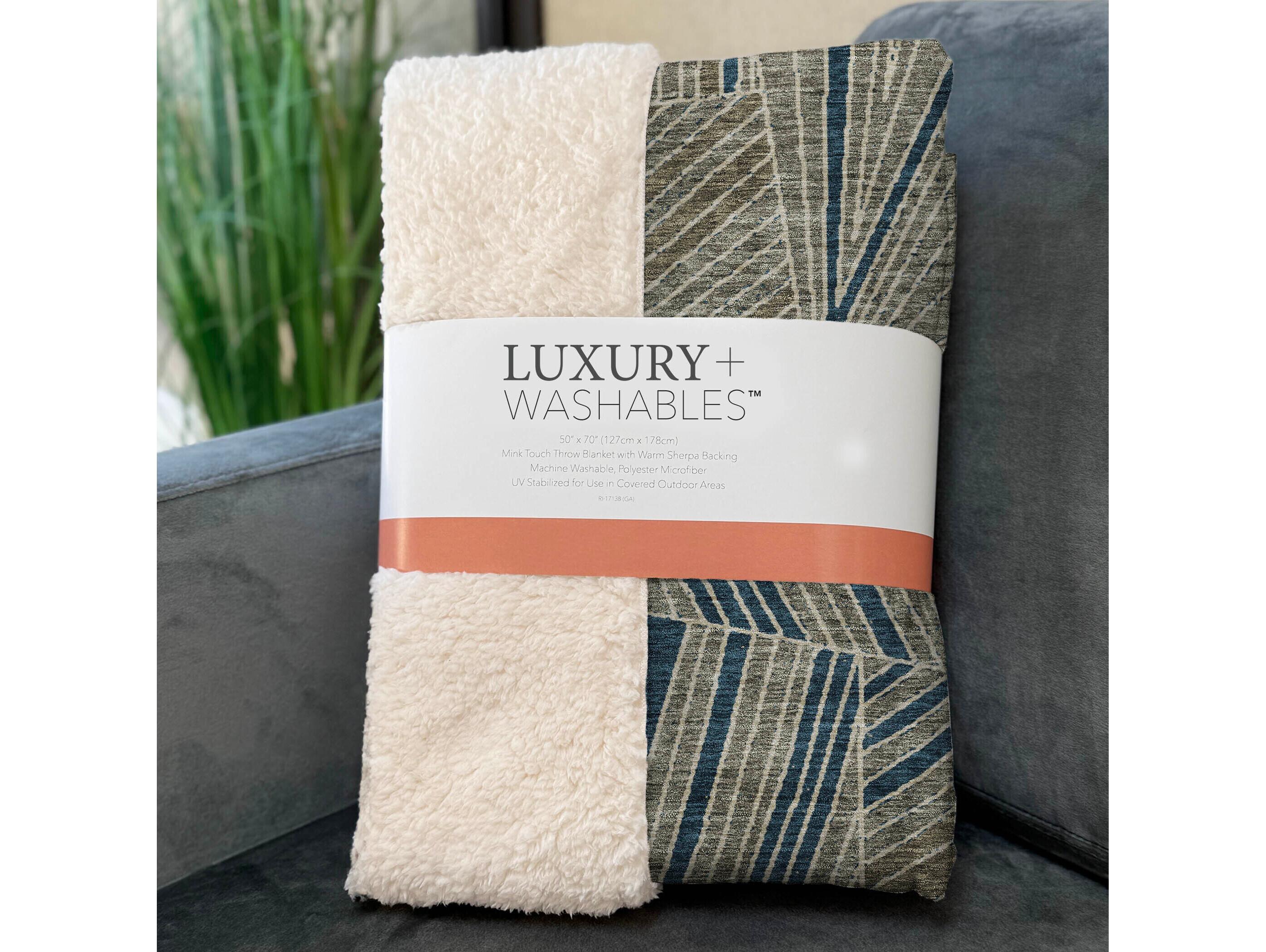 Dalyn Sherpa Brown Polyester Throw