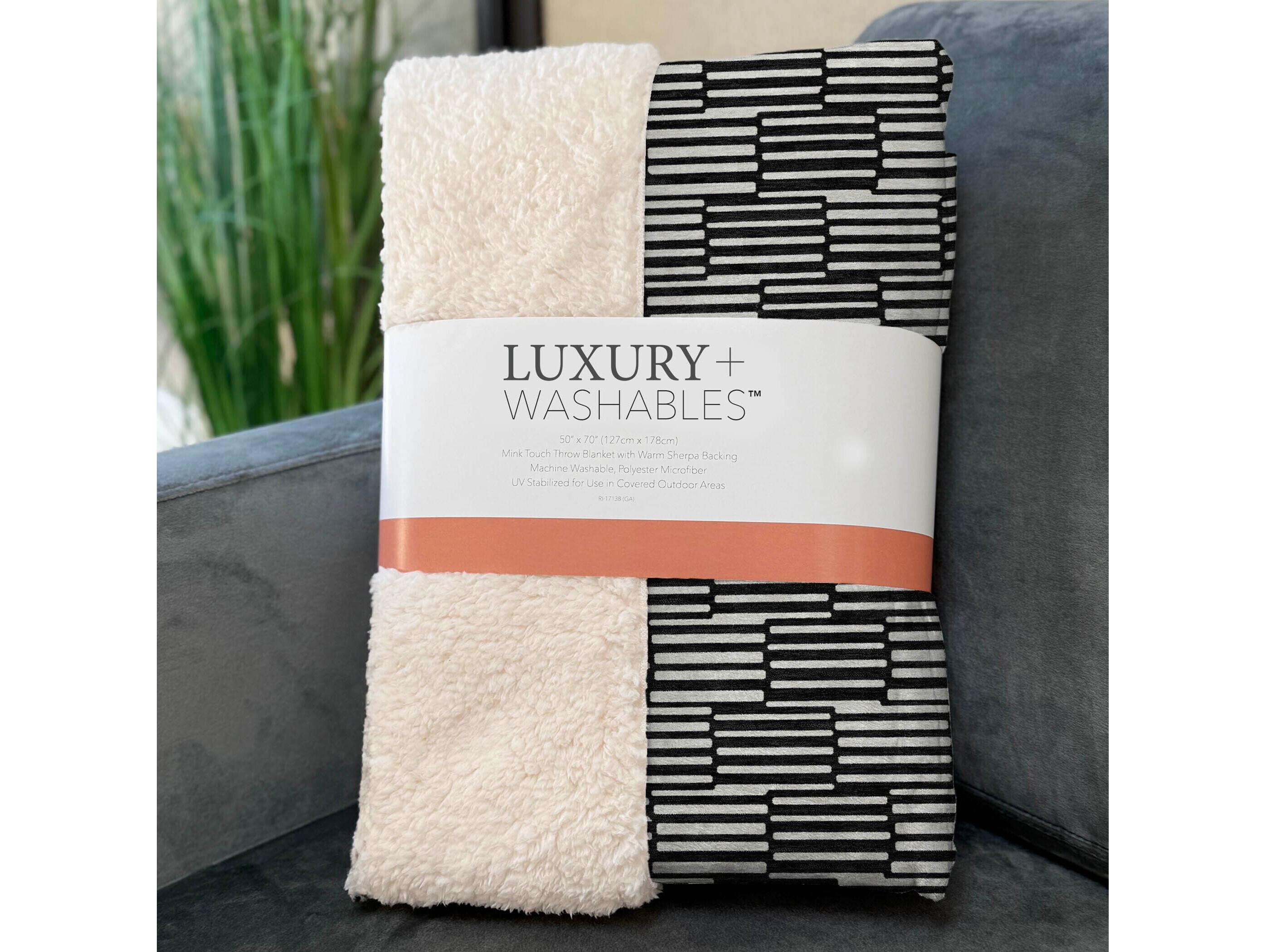 Dalyn Sherpa Black Polyester Throw