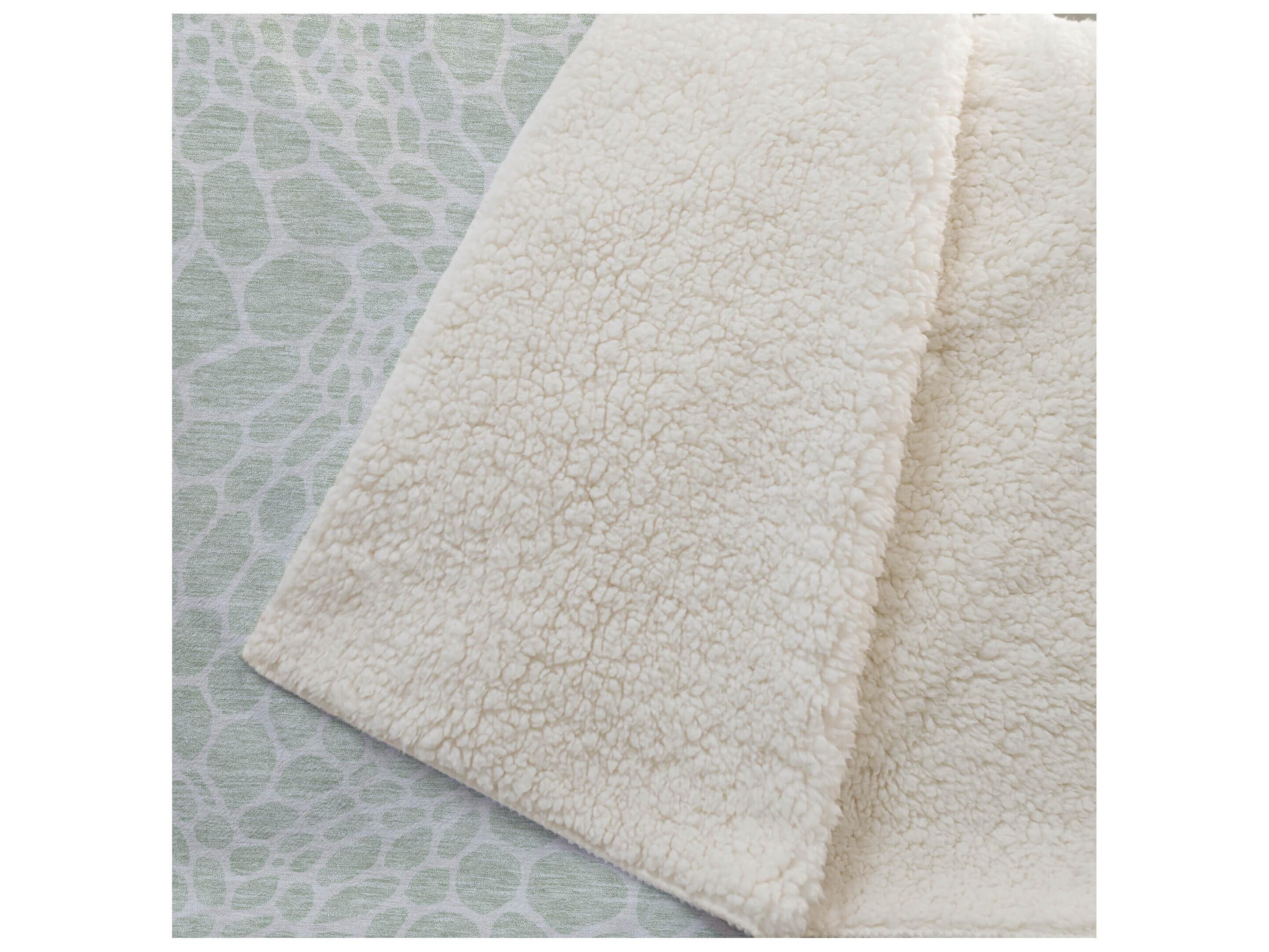 Dalyn Sherpa Green Polyester Throw