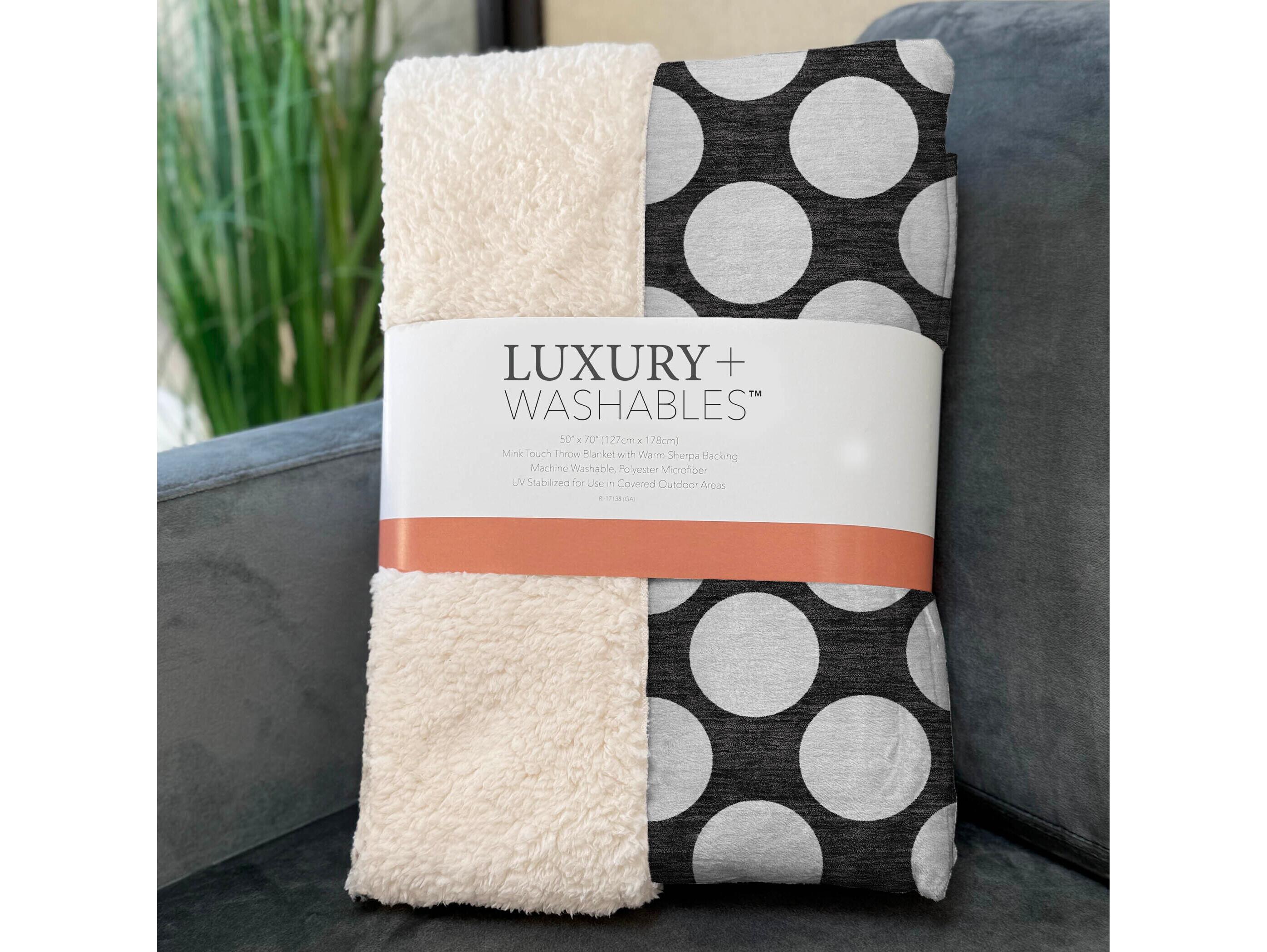 Dalyn Sherpa Black Polyester Throw