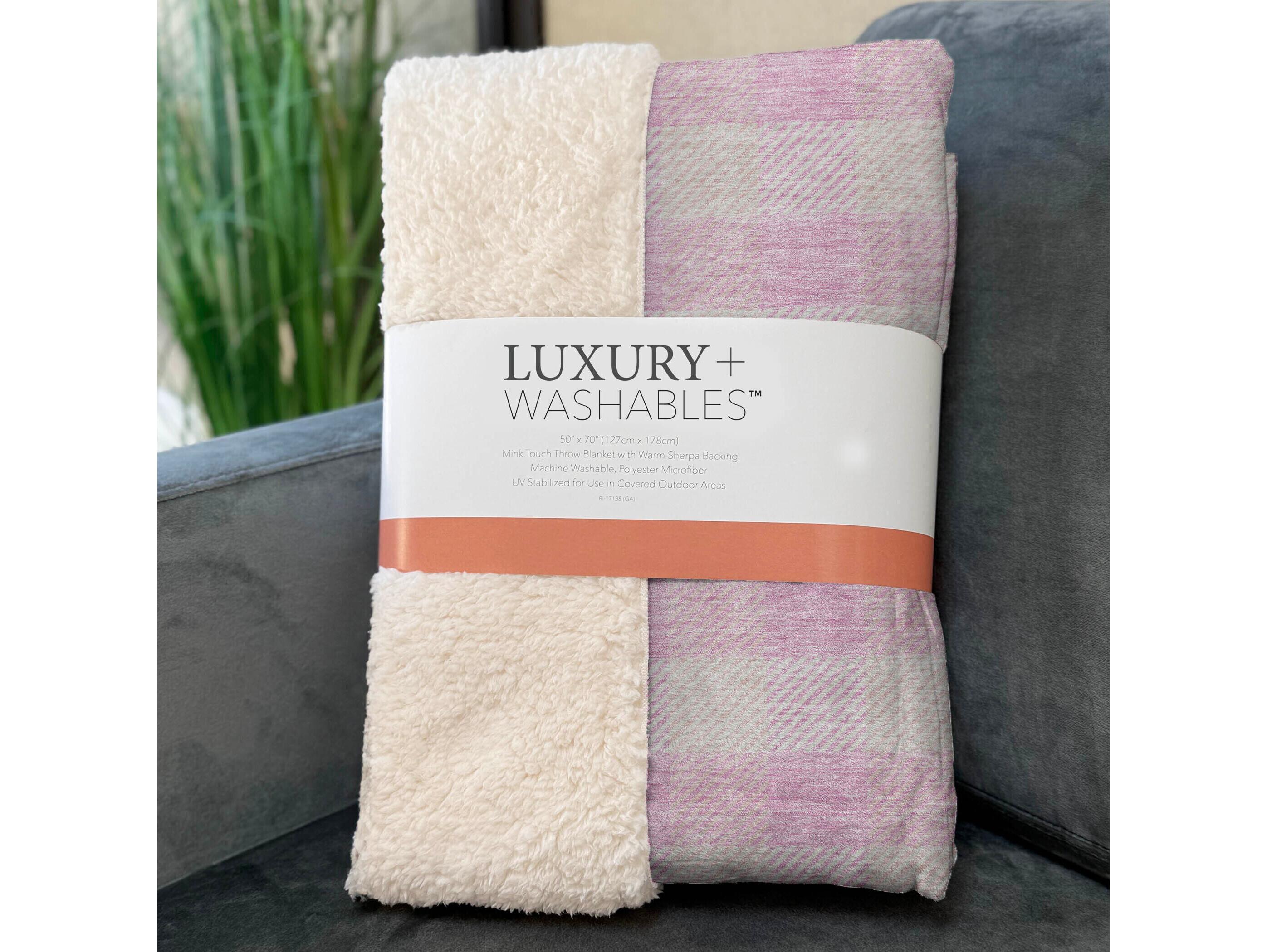 Dalyn Sherpa Pink Polyester Throw