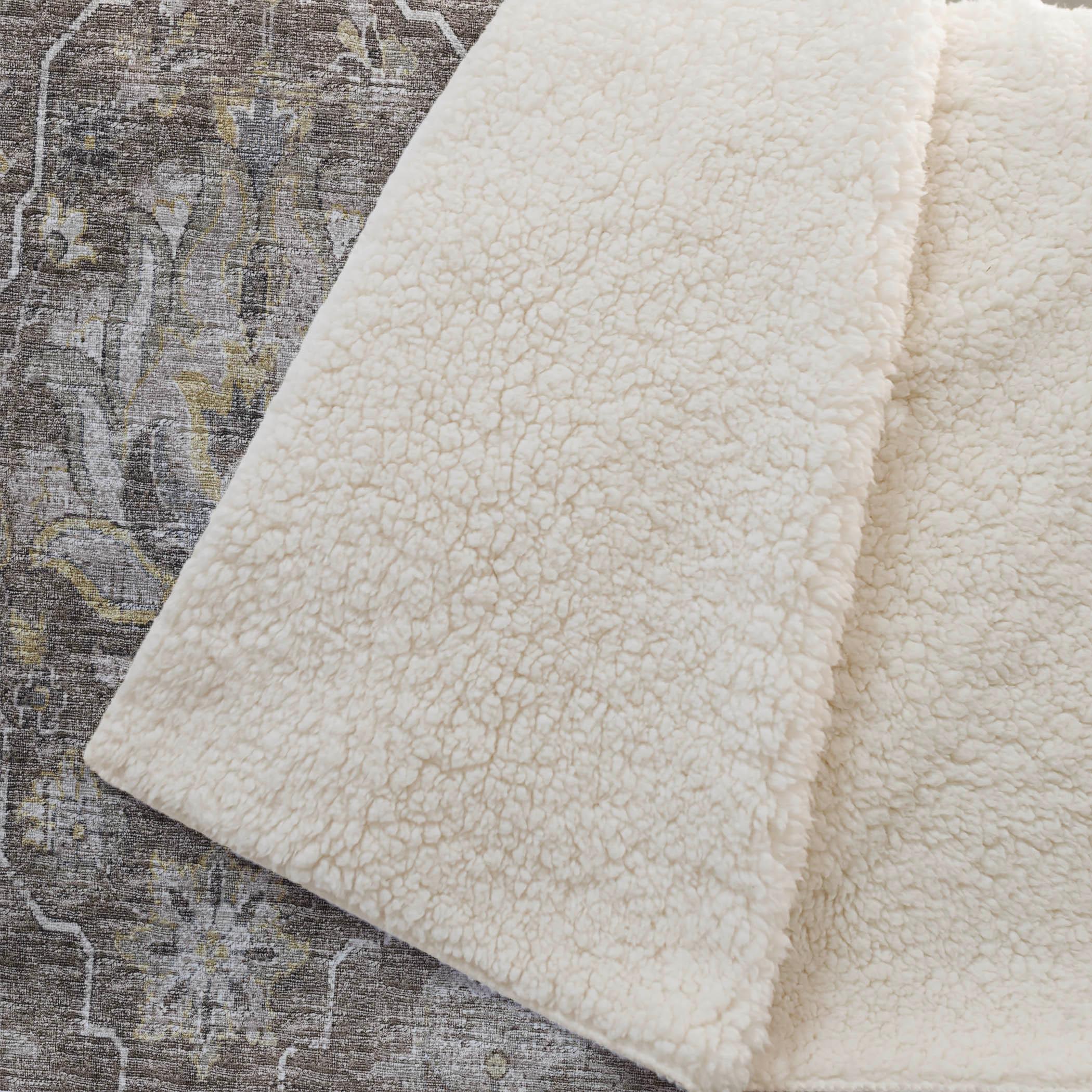 Dalyn Sherpa Brown Polyester Throw