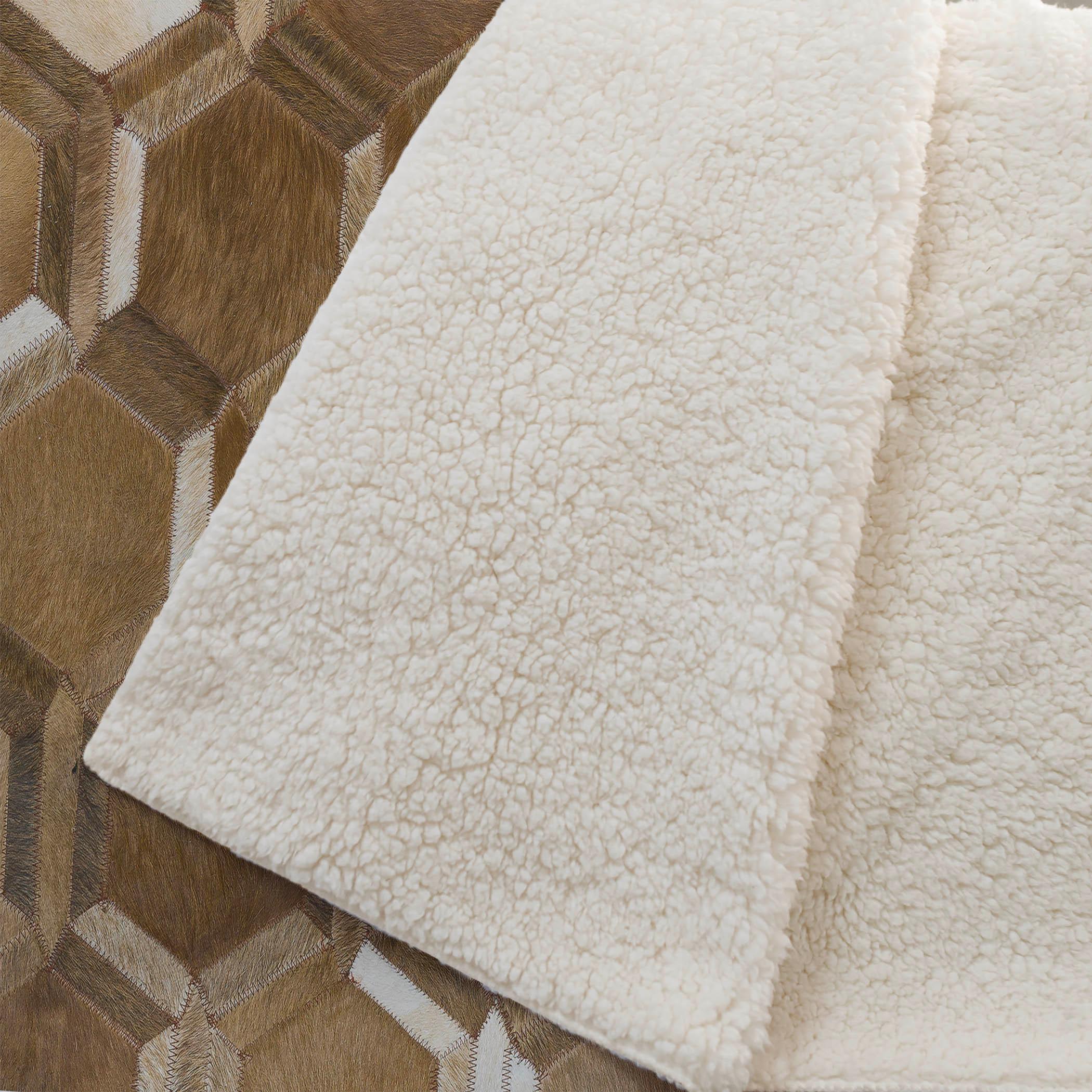 Dalyn Sherpa Brown Polyester Throw