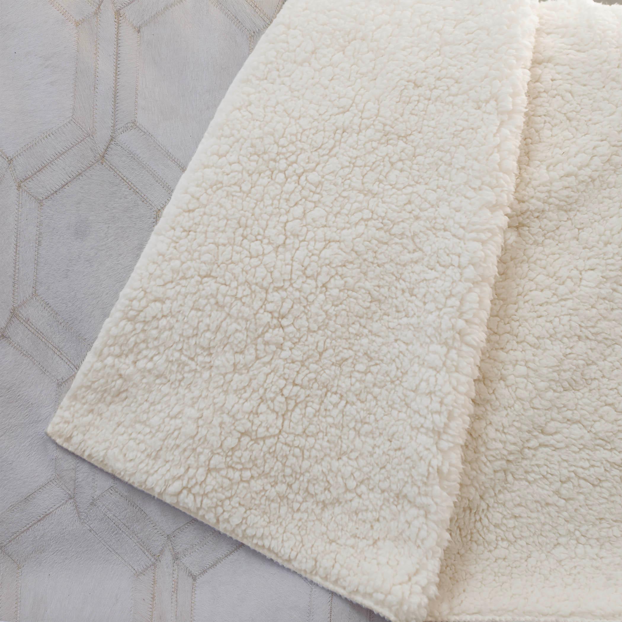Dalyn Sherpa Ivory Polyester Throw