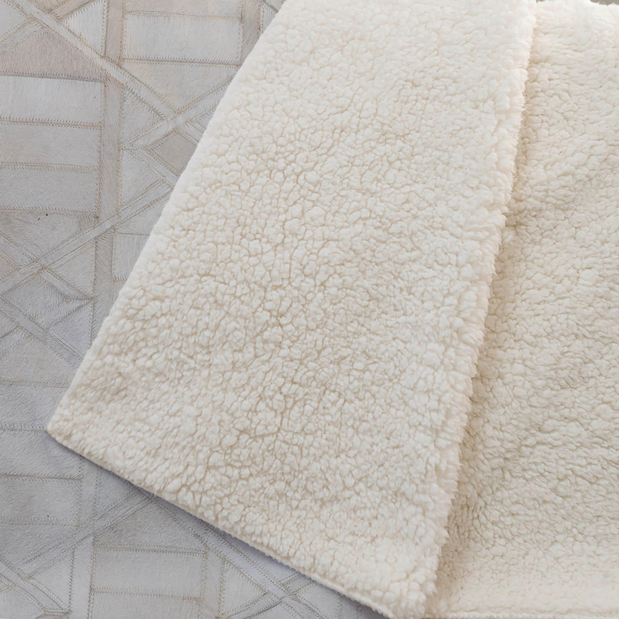 Dalyn Sherpa Ivory Polyester Throw