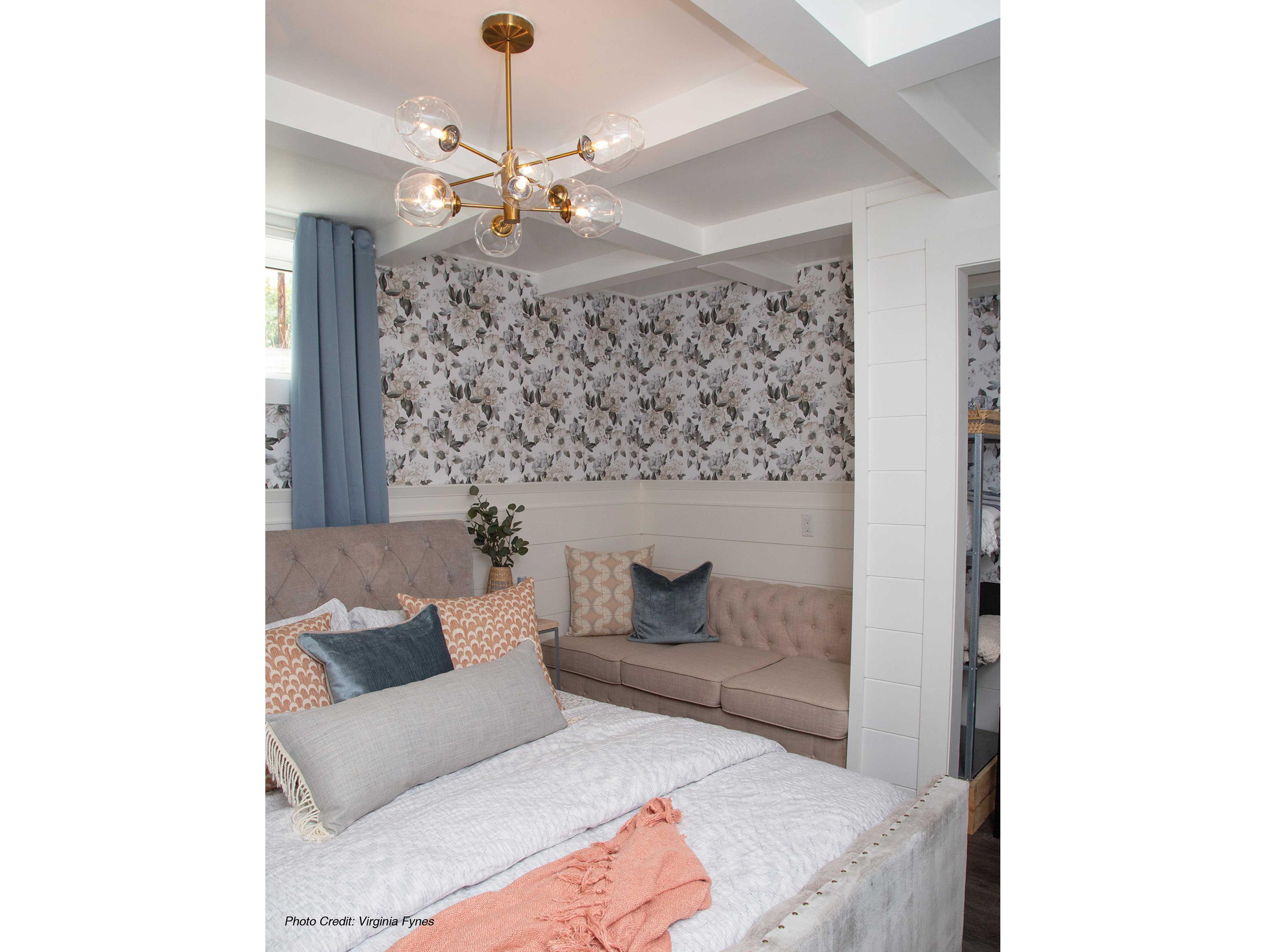 Dainolite Abii 8-Light Vintage Bronze Globe Chandelier