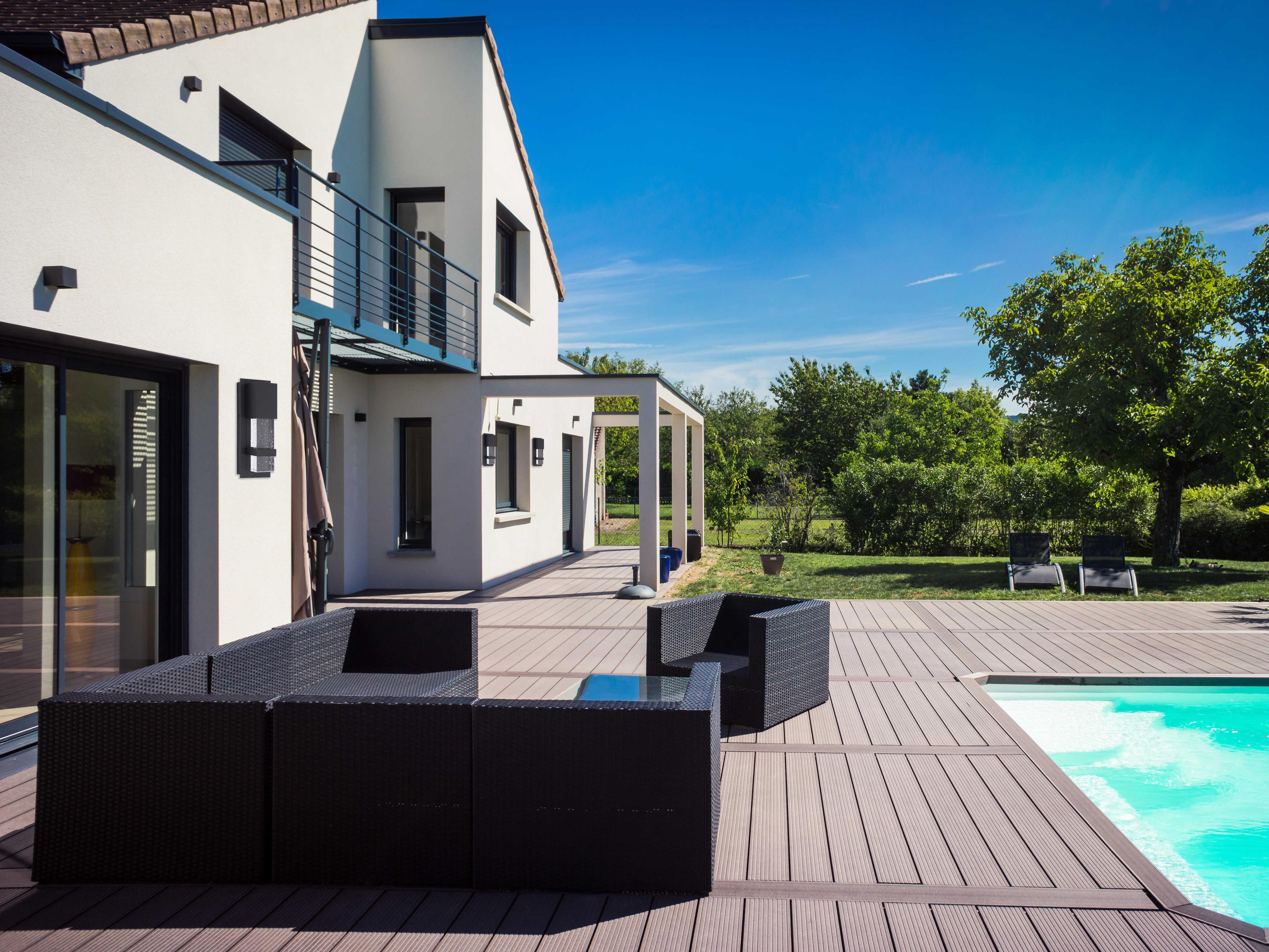 Eglo Venecia 1-Light Outdoor Wall Light